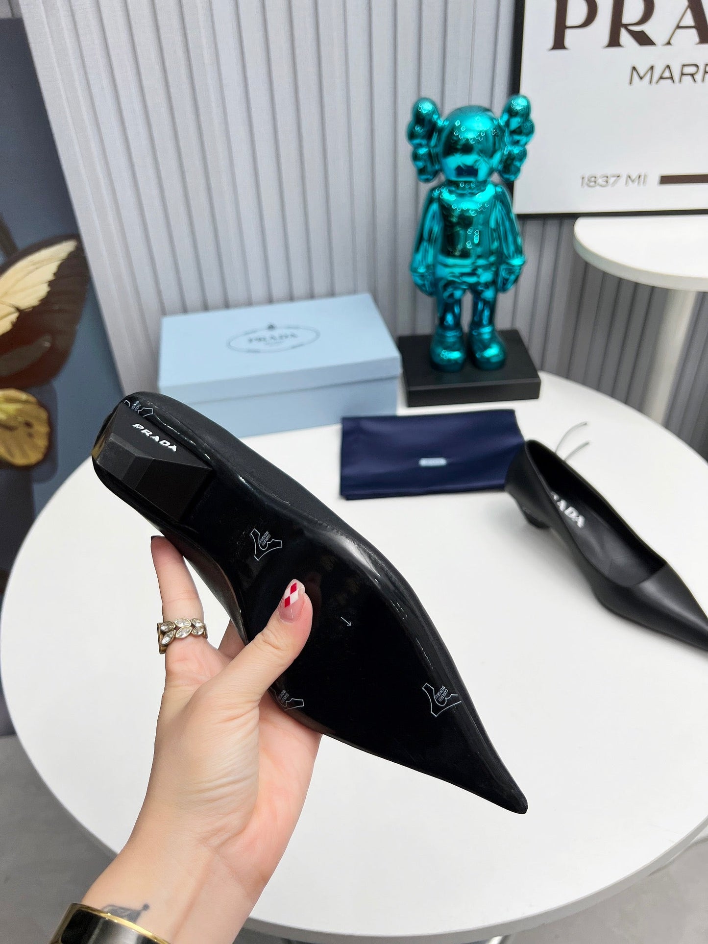 Prada 26SS Pointed-Toe Pumps 4cm Black Calskin 680947