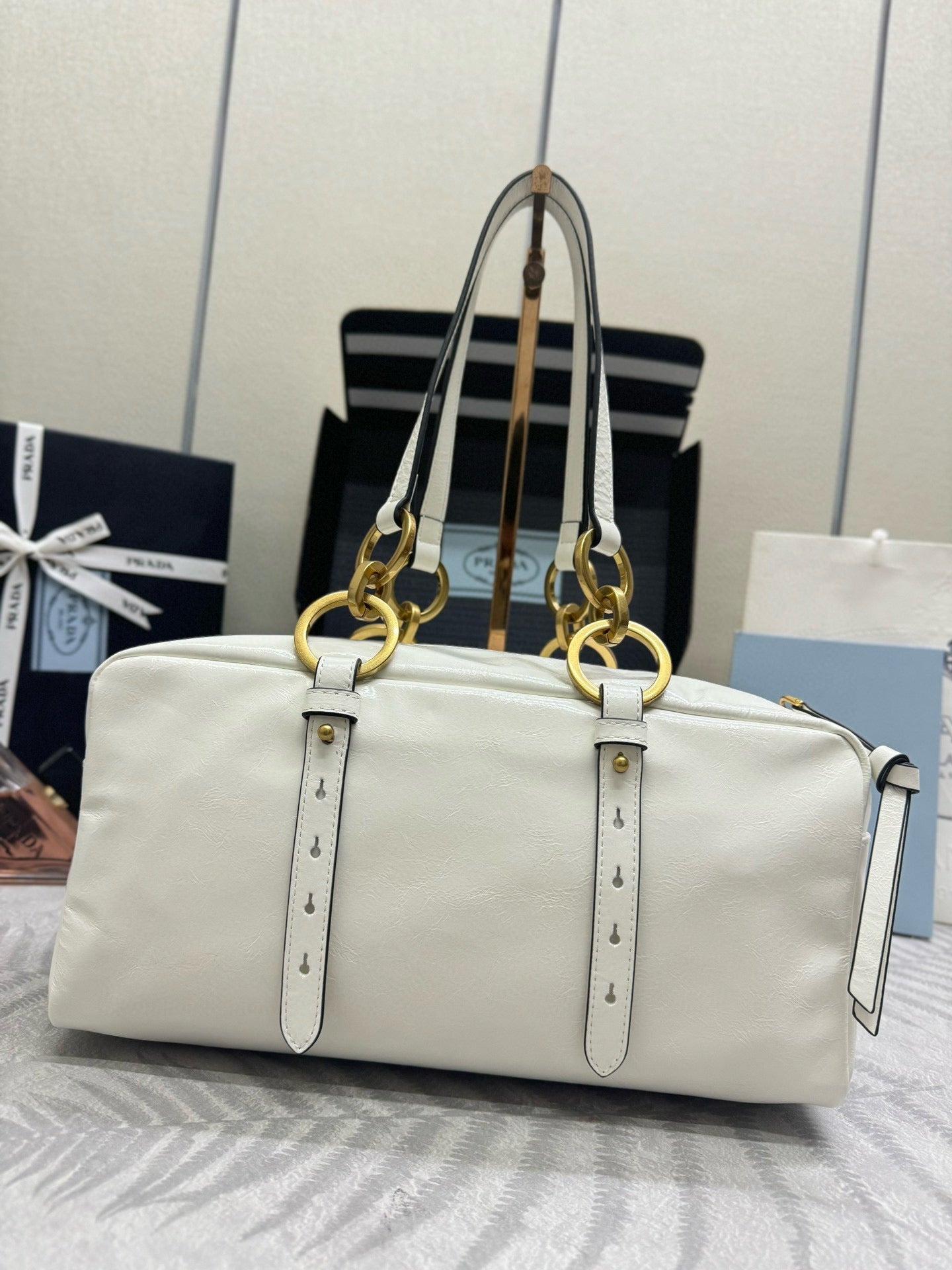 DANGLE TOP HANDLE BAG 30 IN WHITE PATENT CALFSKIN