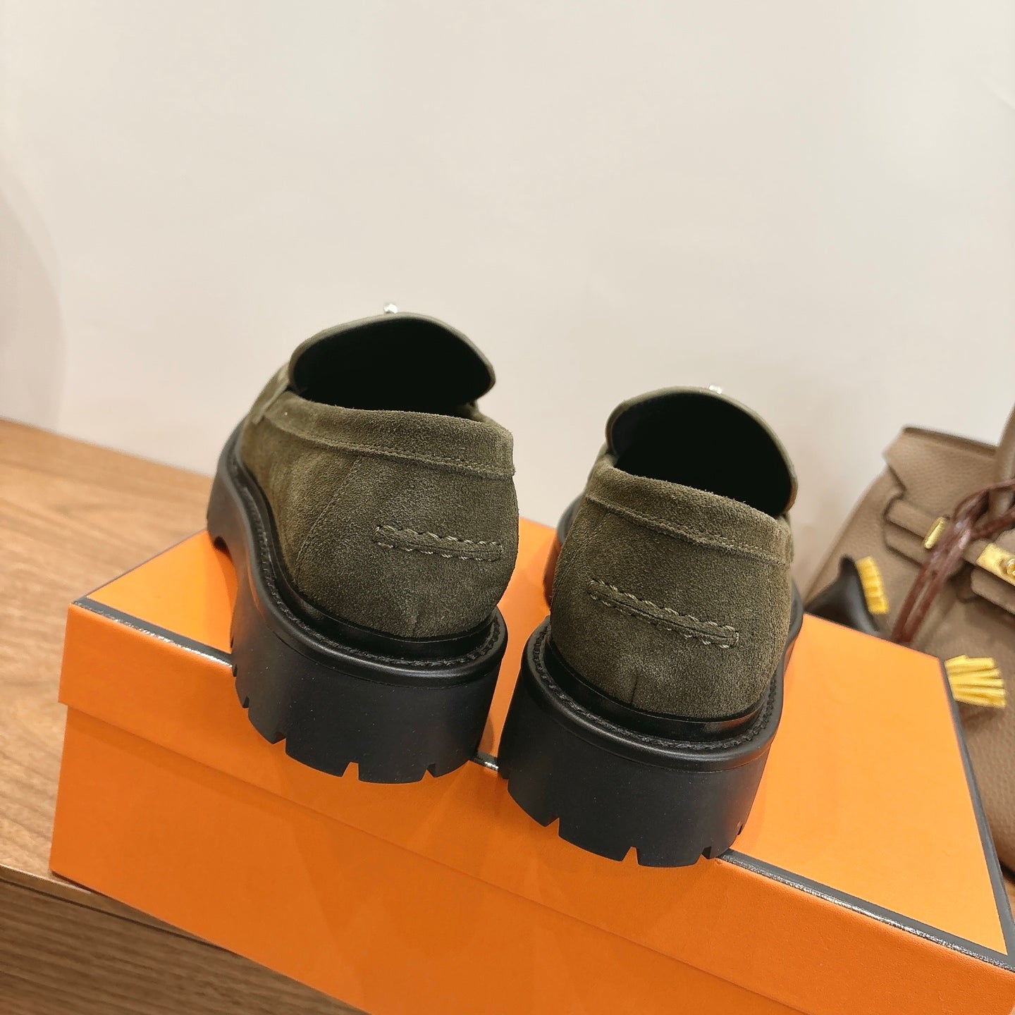 HM 26ss Loafers Olive Green Suede Sliver Buckle 638432