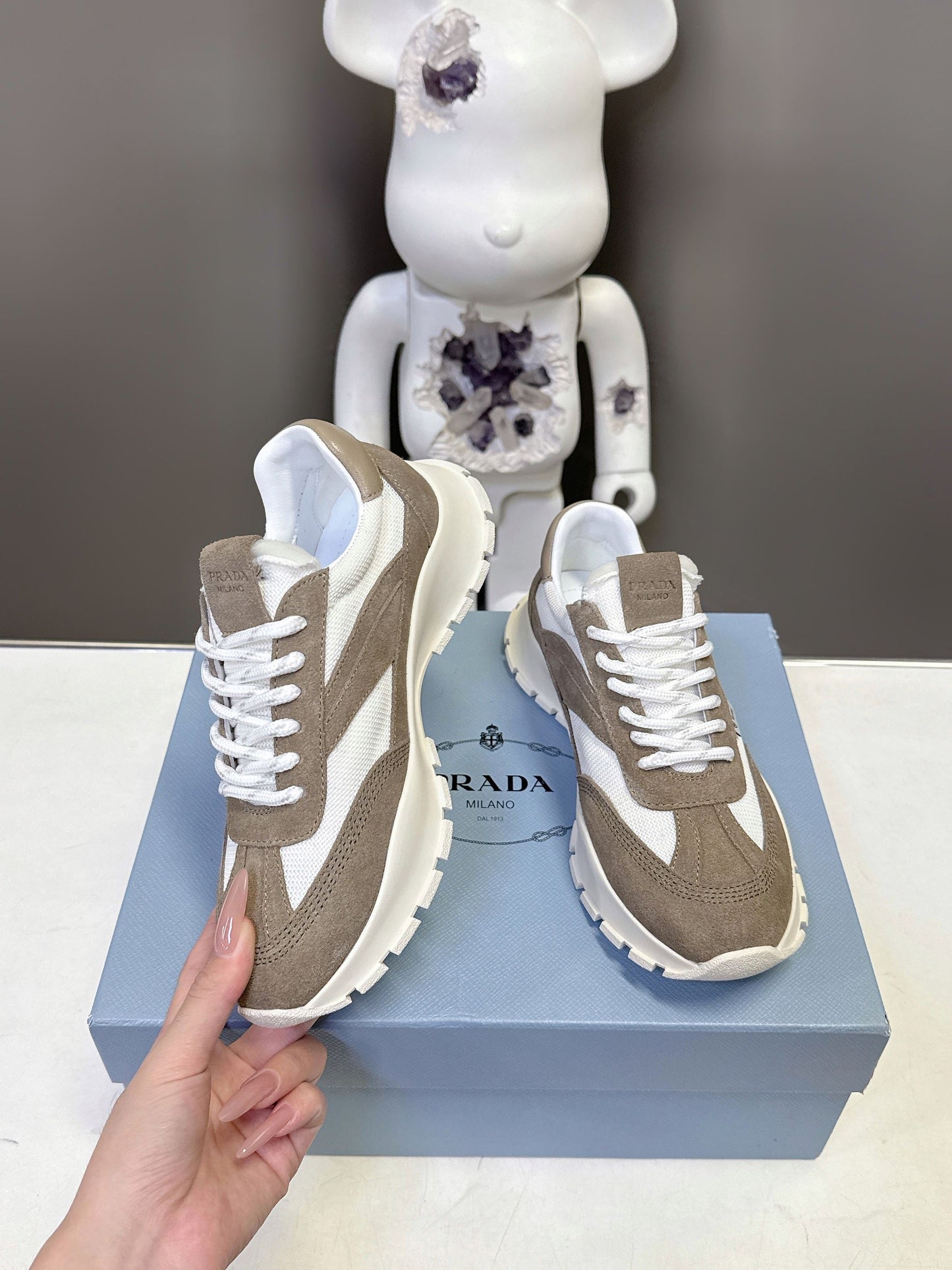 Prad 26ss Milano Logo Label Sneakers Light Brown White Mesh Suede 951931