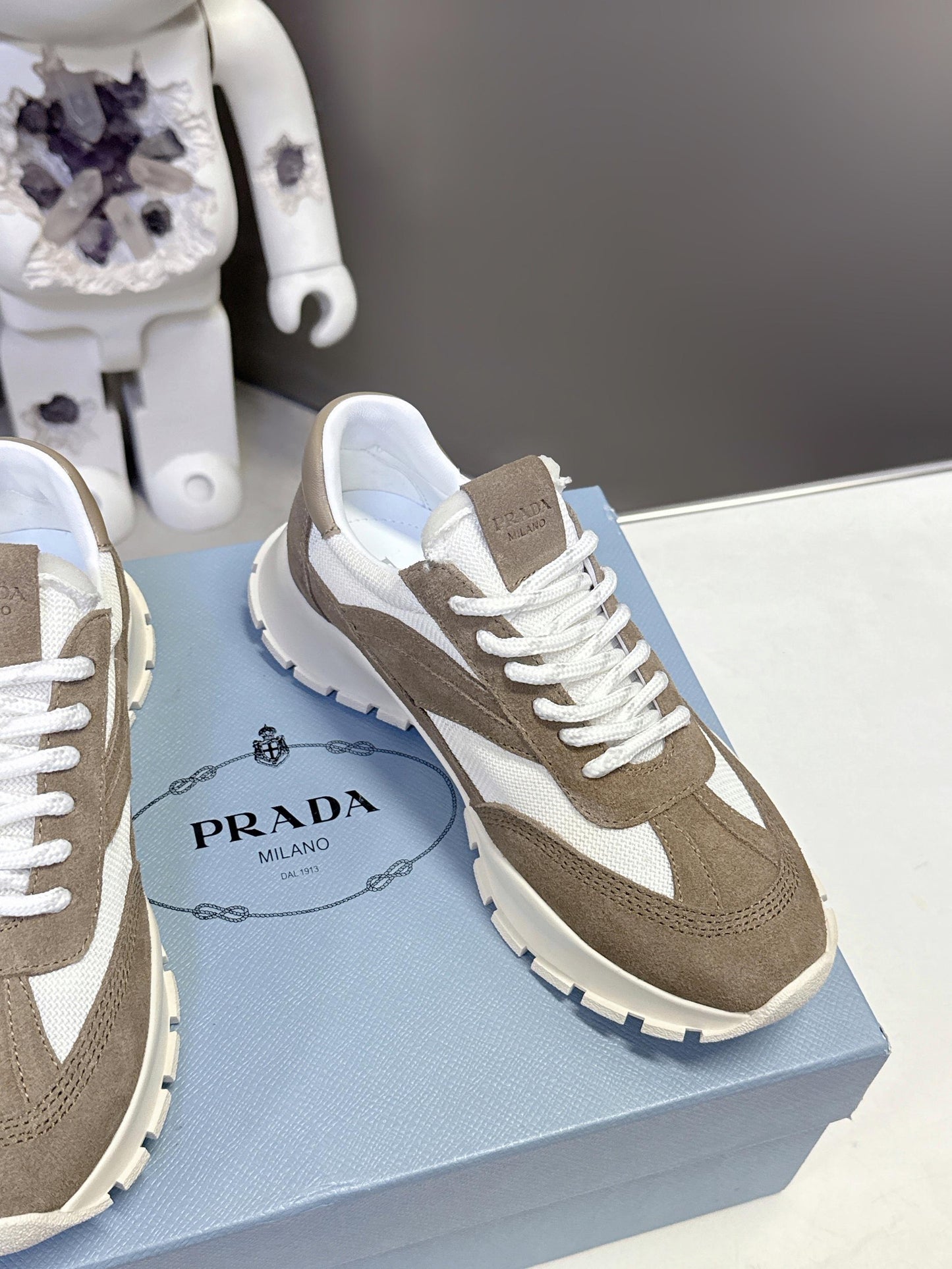 Prad 26ss Milano Logo Label Sneakers Light Brown White Mesh Suede 951931
