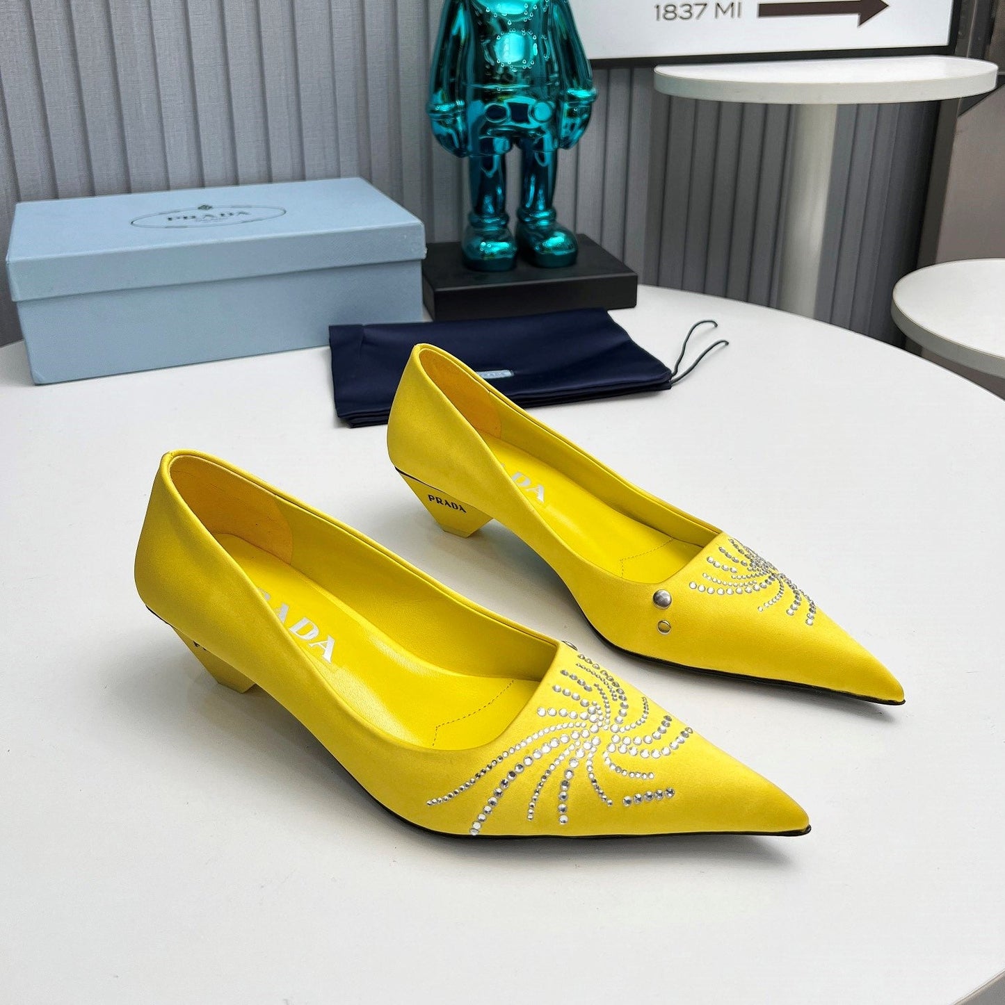 Prada 26SS Pumps 4cm Yellow Satin 680962