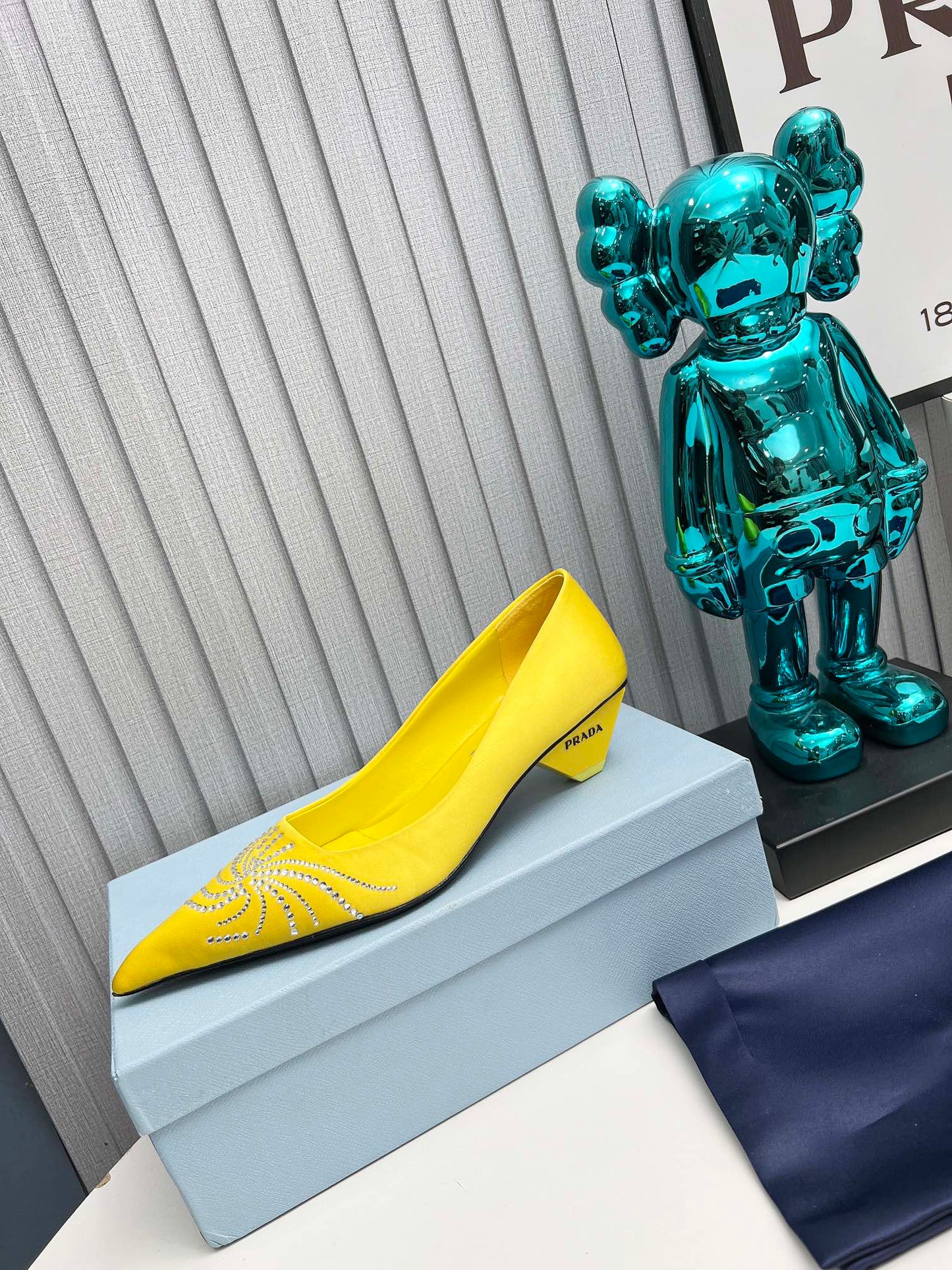 Prada 26SS Pumps 4cm Yellow Satin 680962