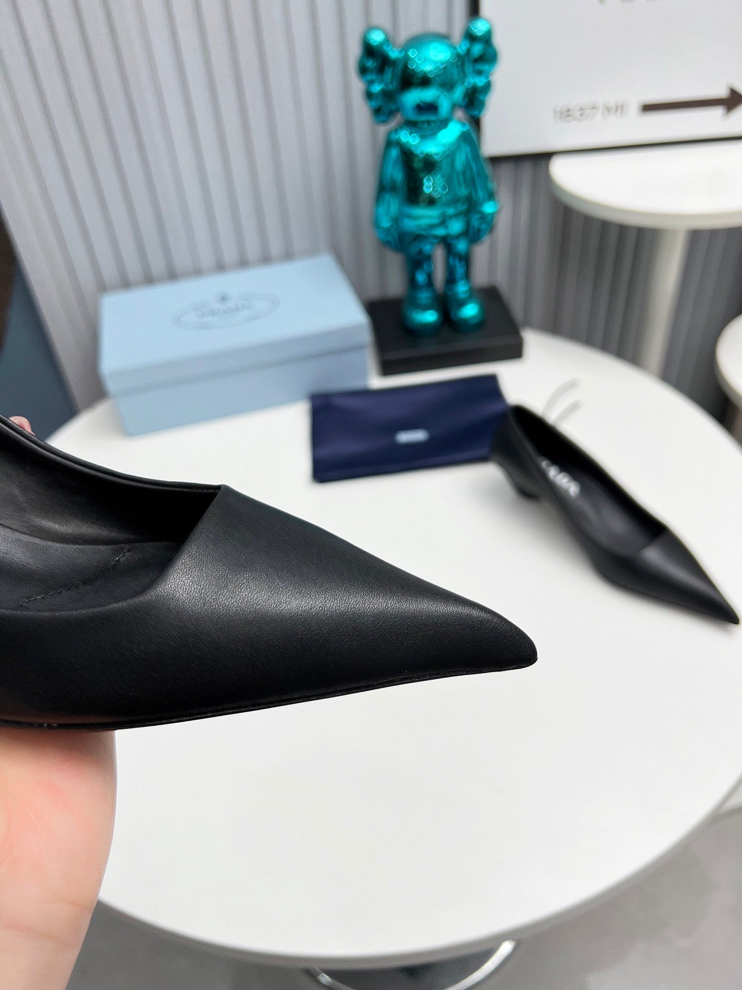 Prada 26SS Pointed-Toe Pumps 4cm Black Calskin 680947
