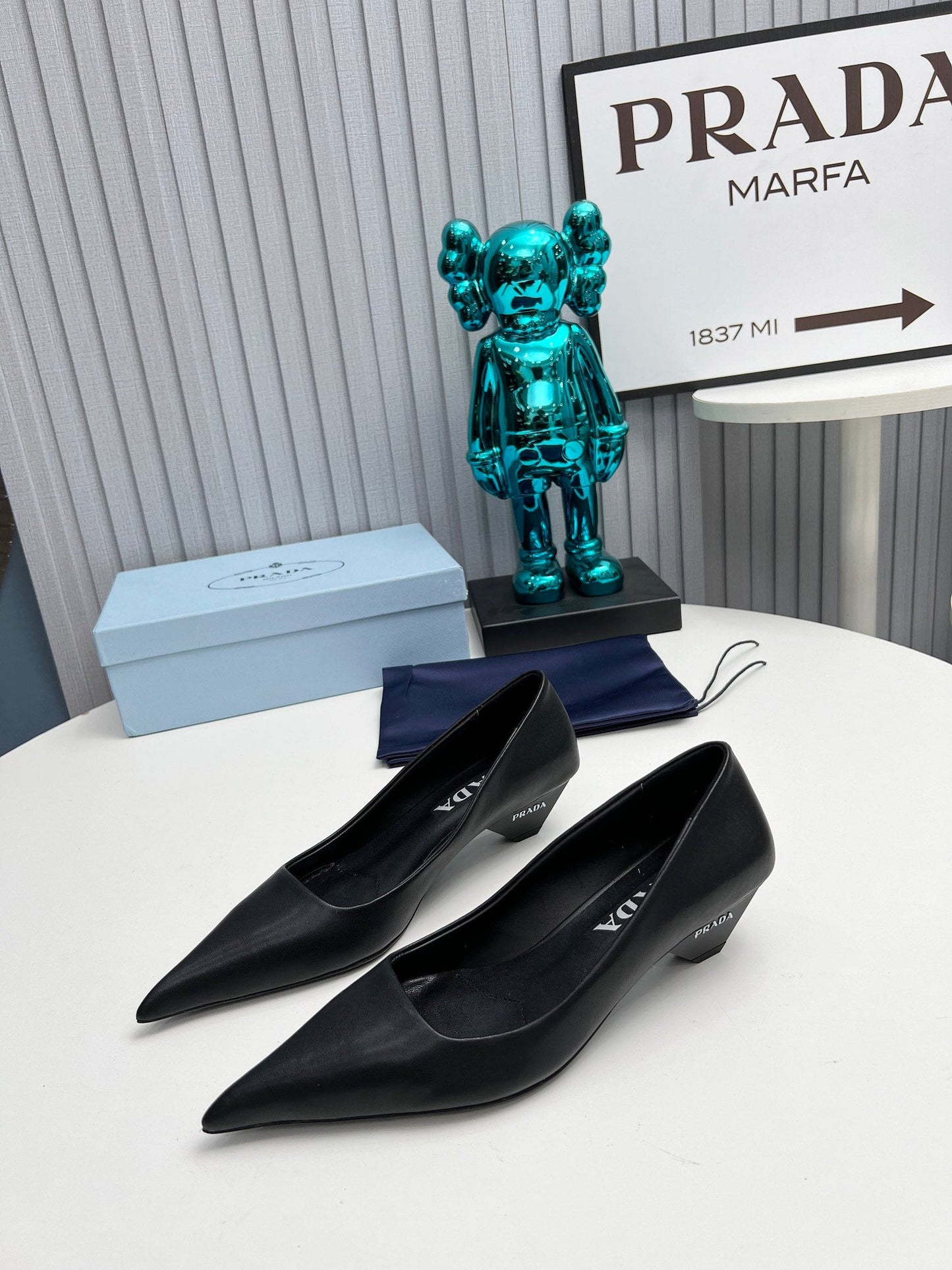 Prada 26SS Pointed-Toe Pumps 4cm Black Calskin 680947