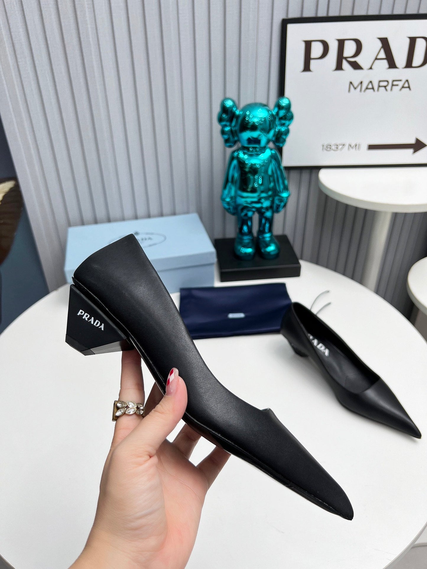 Prada 26SS Pointed-Toe Pumps 4cm Black Calskin 680947