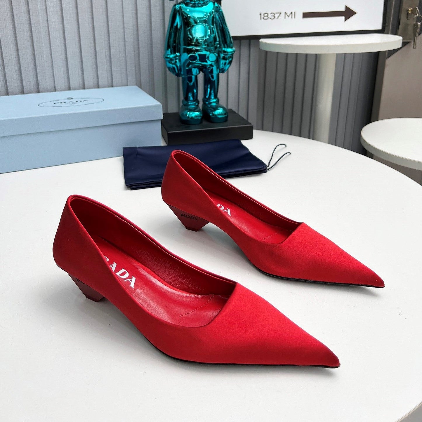 Prada 26SS Pointed-Toe Pumps 4cm Red Satin 680948