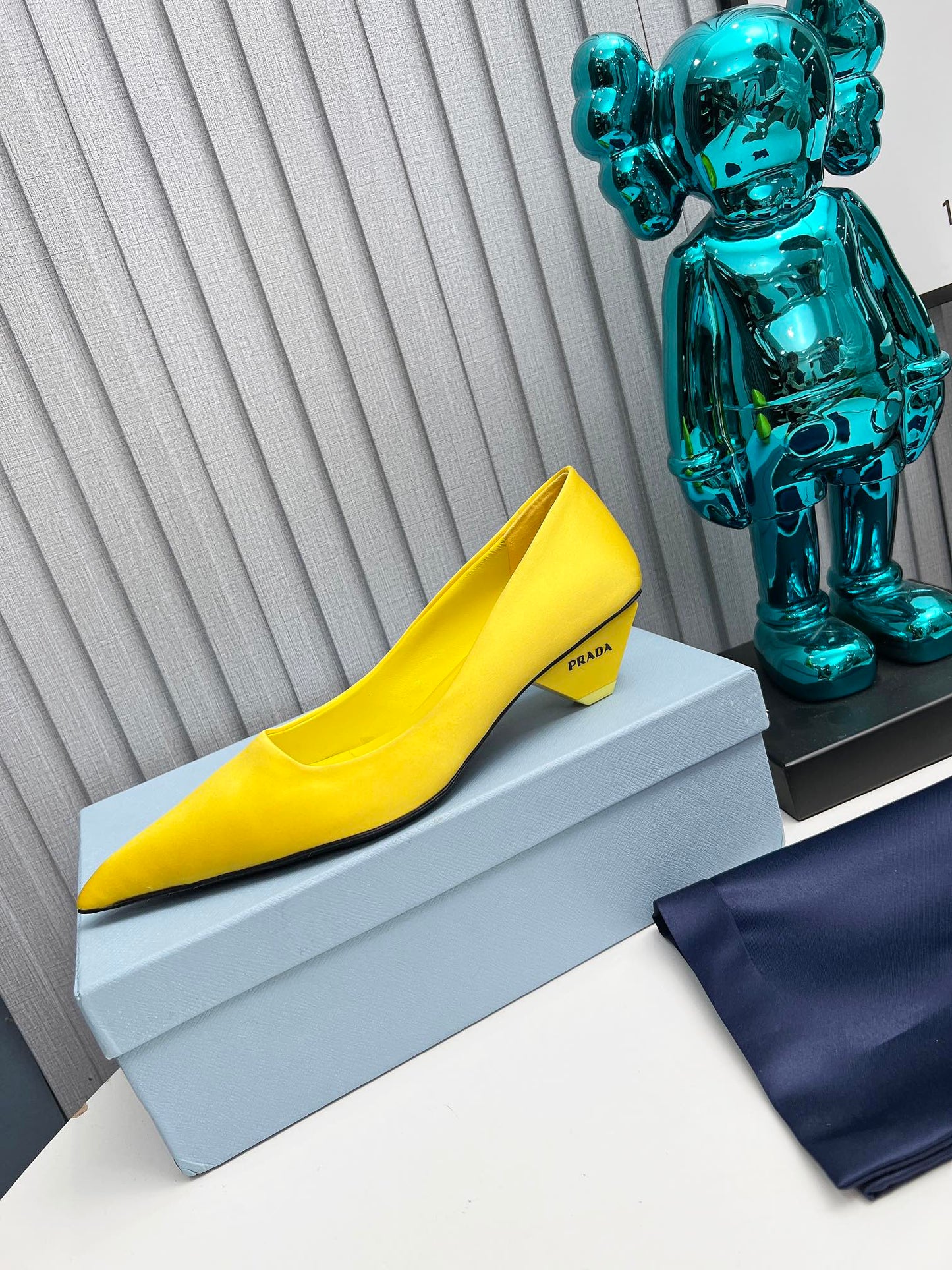 Prada 26SS Pointed-Toe Pumps 4cm Yellow Satin 680952