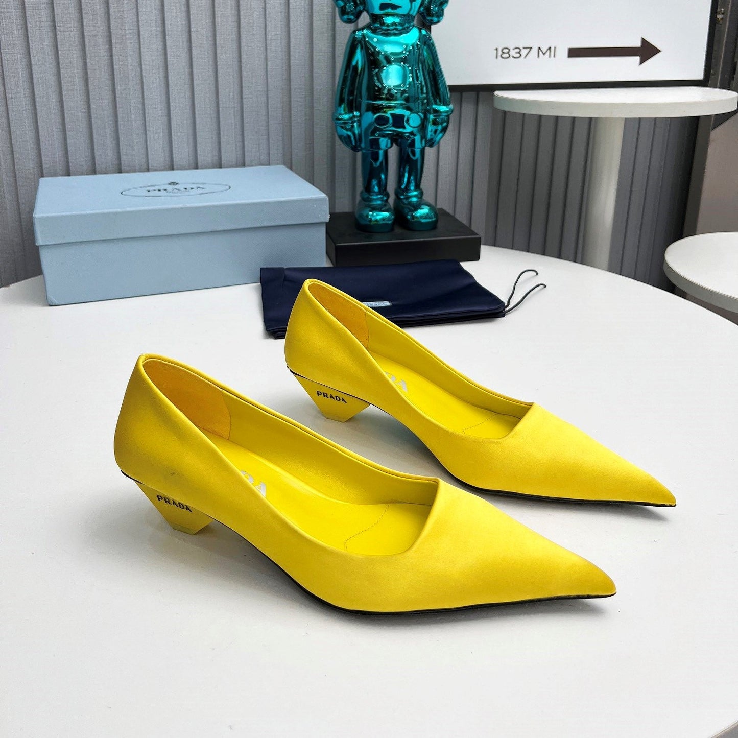 Prada 26SS Pointed-Toe Pumps 4cm Yellow Satin 680952