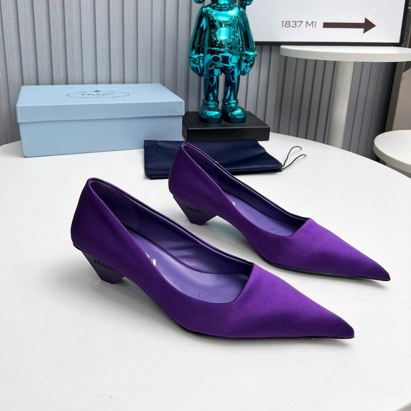 Prada 26SS Pointed-Toe Pumps 4cm Purple Satin 680956