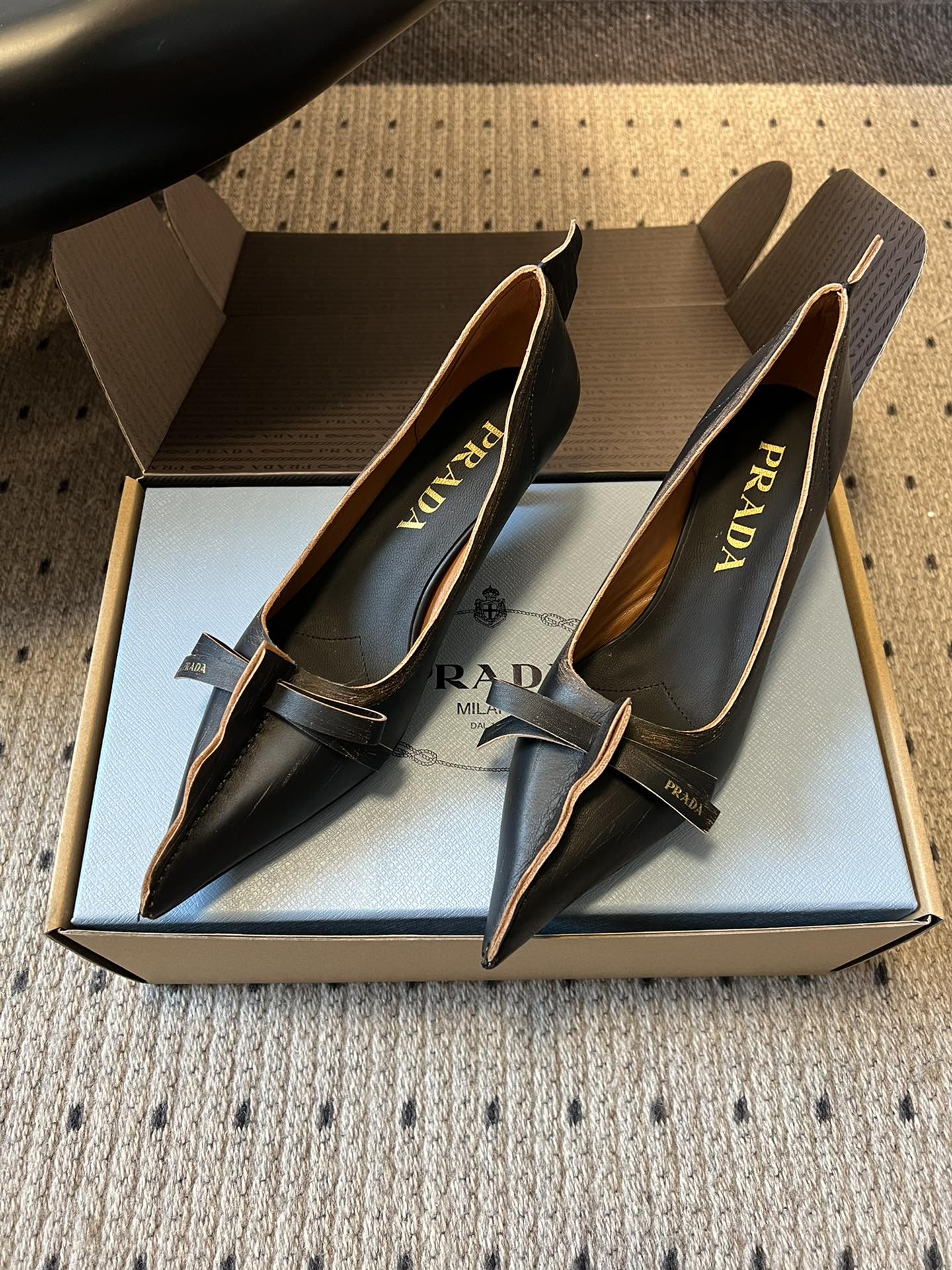 Prada Antiqued Pumps 55mm Black Tan Calfskin 606399
