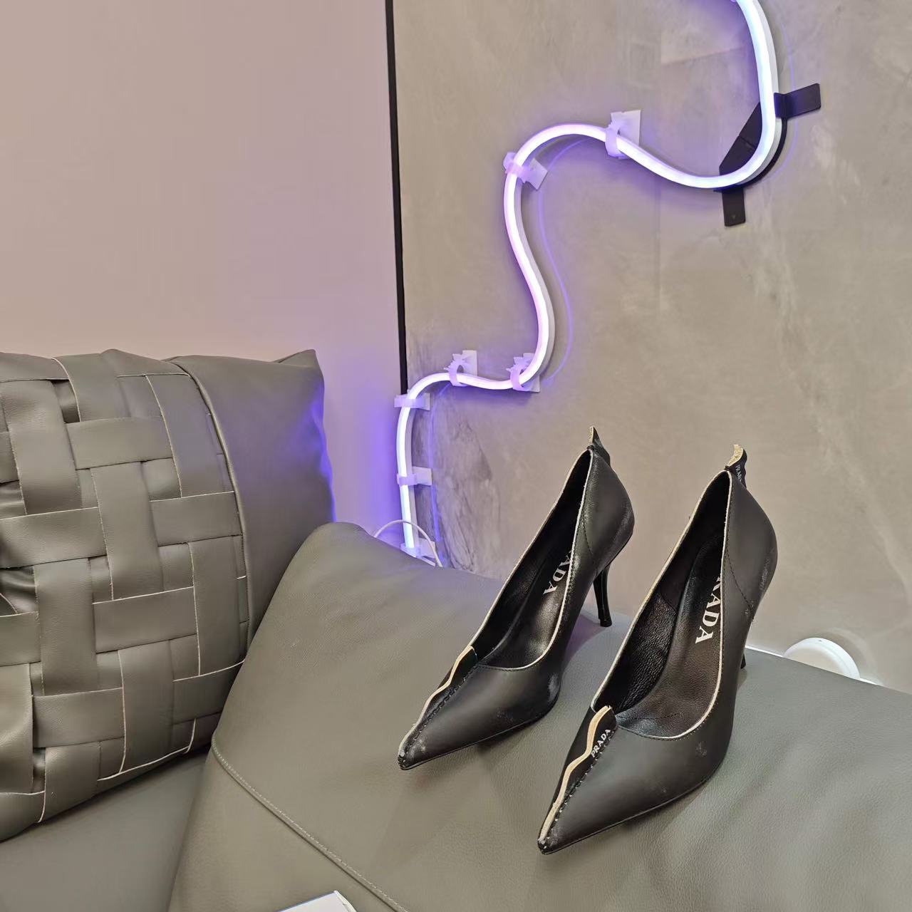 Prada Antiqued Pumps 85mm  Black Tan calfskin