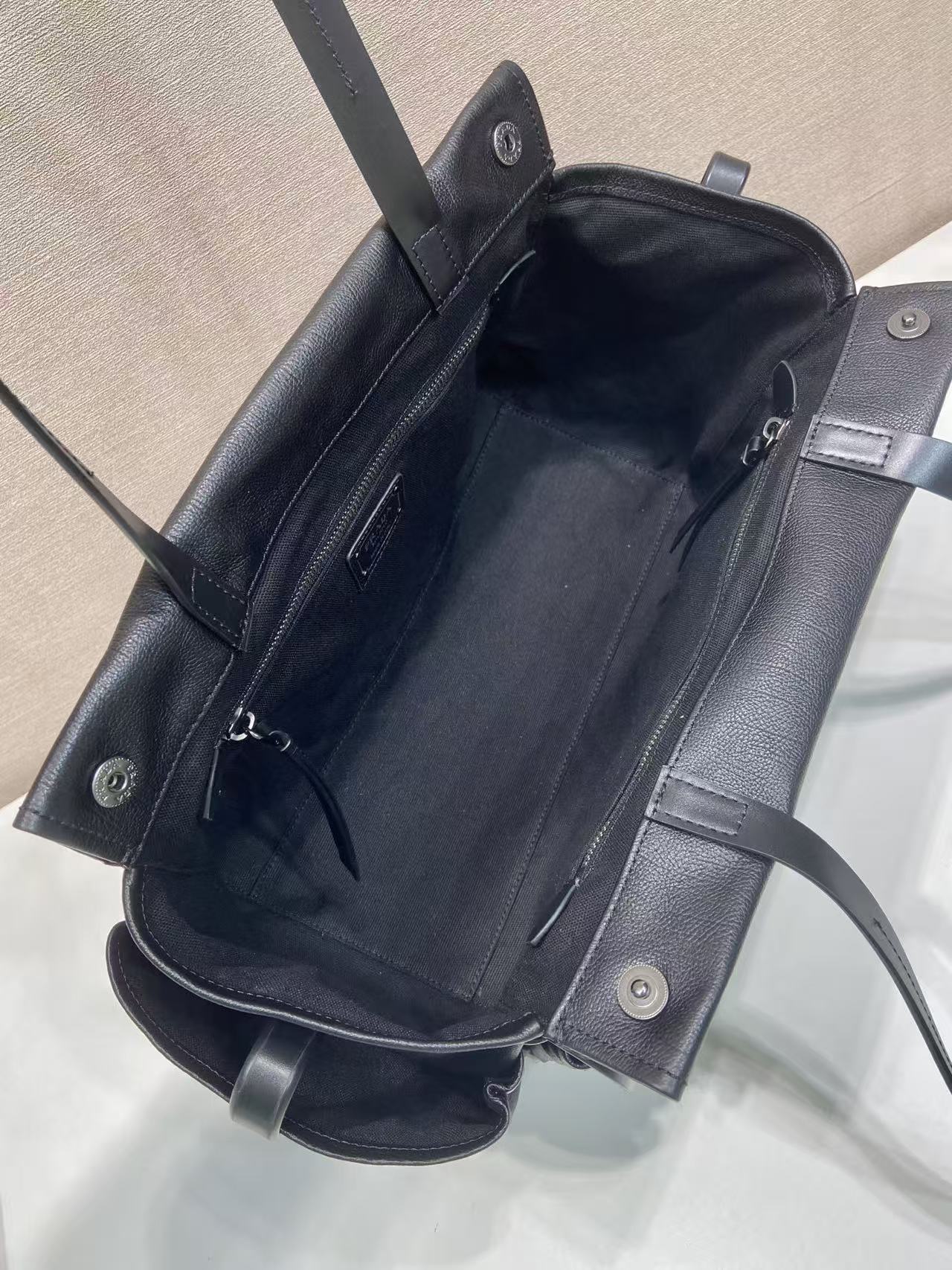 Prada Route Shopping Bag Black Leather