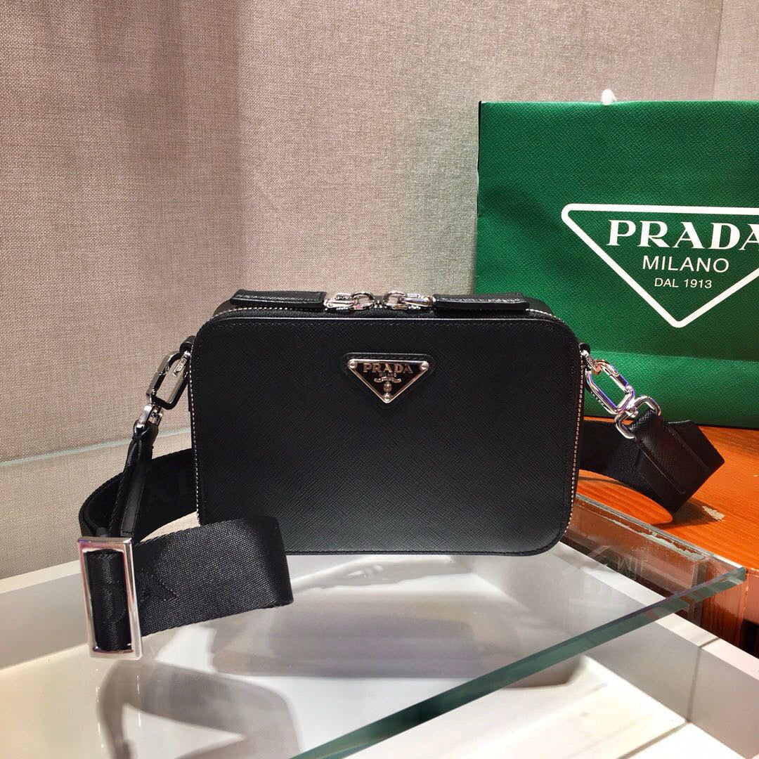 PRA CAMERA BAG 18CM IN BLACK TRIANGLE PATTERN COWHIDE SILVER HARDWARE
