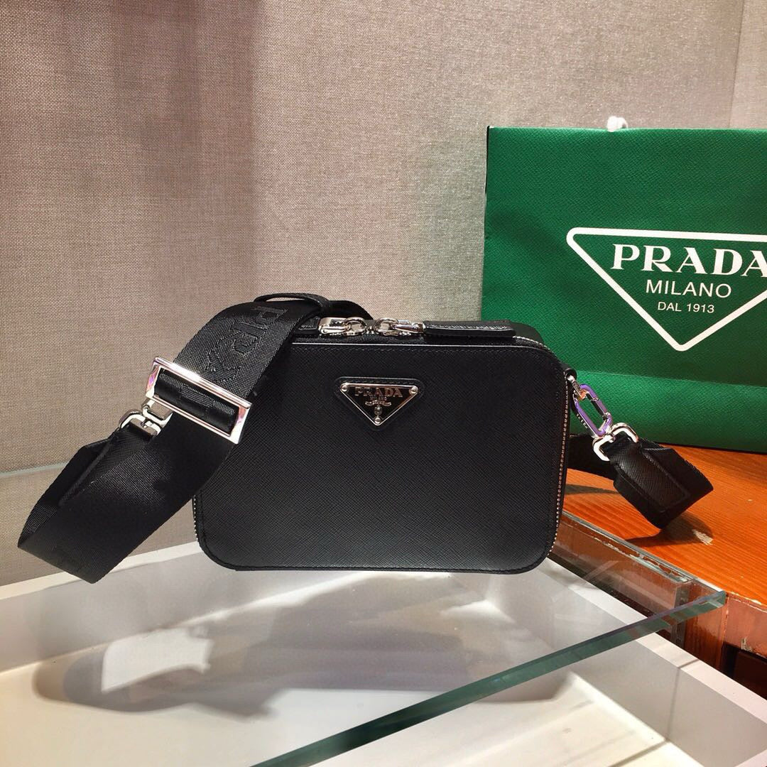 PRA CAMERA BAG 18CM IN BLACK TRIANGLE PATTERN COWHIDE SILVER HARDWARE