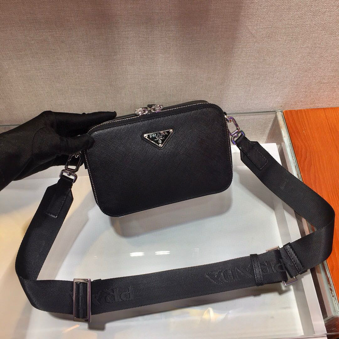 PRA CAMERA BAG 18CM IN BLACK TRIANGLE PATTERN COWHIDE SILVER HARDWARE