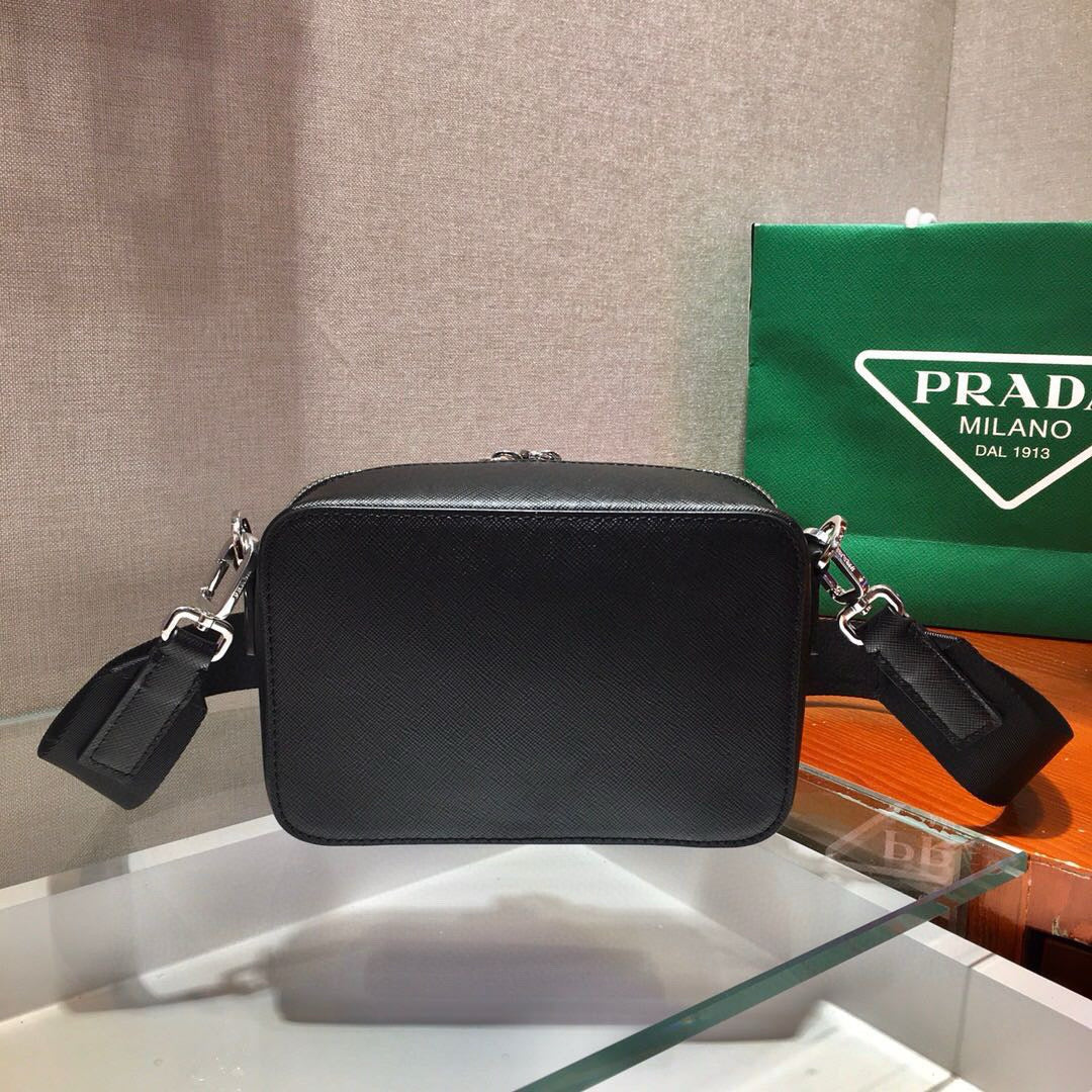 PRA CAMERA BAG 18CM IN BLACK TRIANGLE PATTERN COWHIDE SILVER HARDWARE