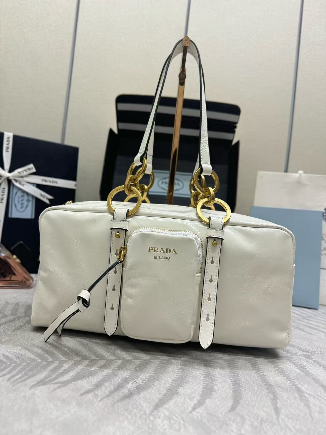 DANGLE TOP HANDLE BAG 30 IN WHITE PATENT CALFSKIN