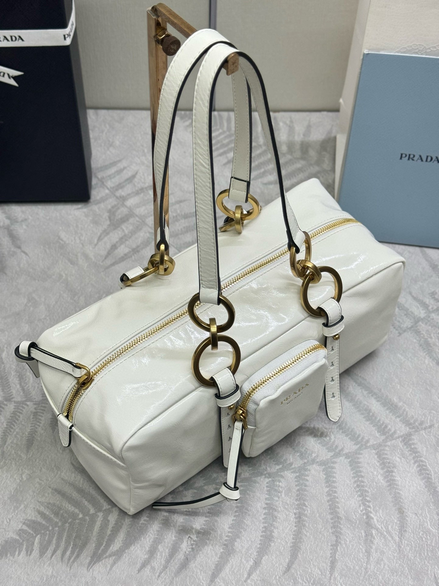 DANGLE TOP HANDLE BAG 30 IN WHITE PATENT CALFSKIN