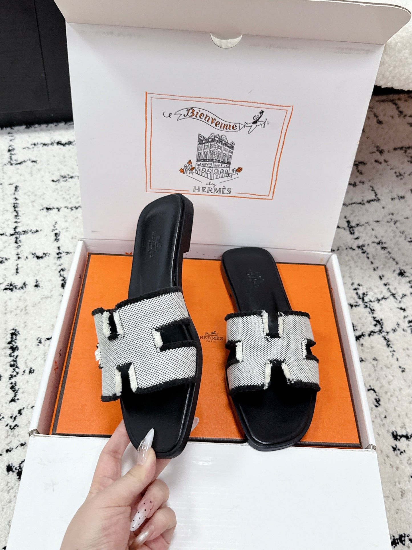 HM 26ss Oran Sandals Black White Canvas Cowhide 617213