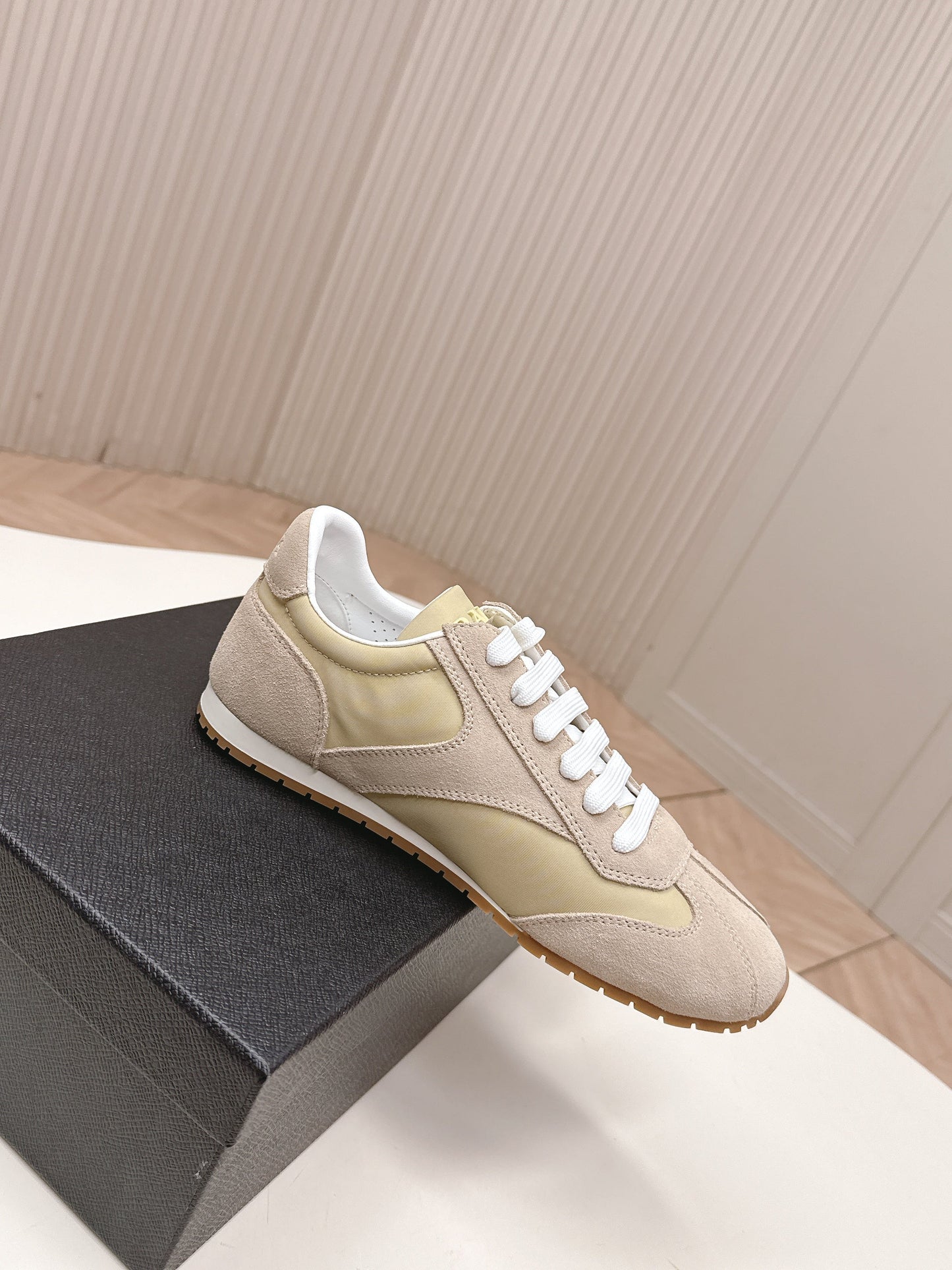 Prada 26ss German Training Khahi Suede Leather 644226