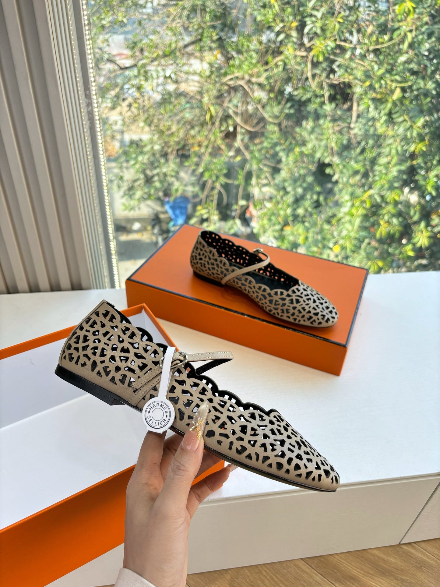 HM 26ss Pig-Nose Ballet Flat Beige Black Cowhide 603929