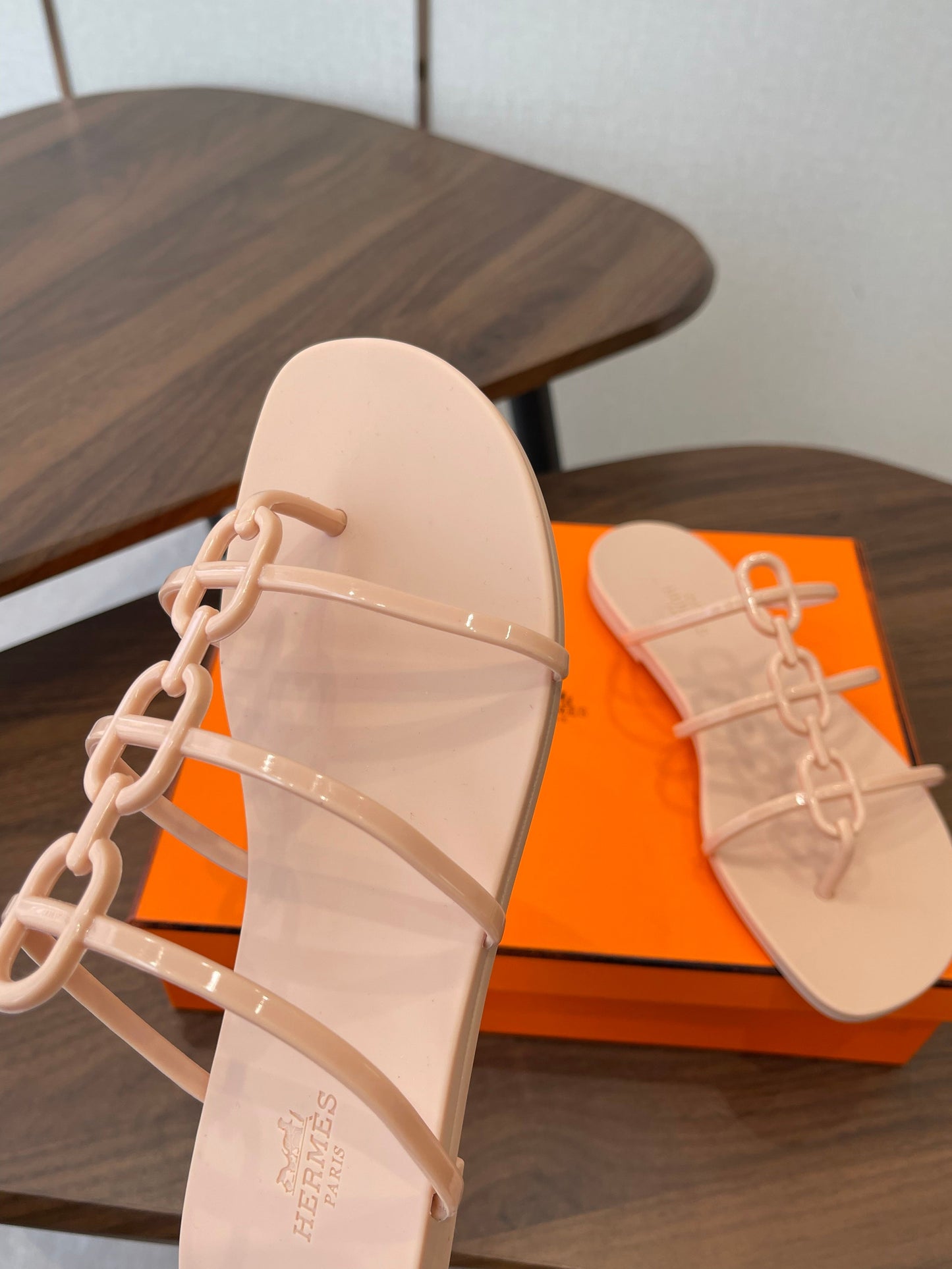 HM 26ss Pig Nose Sandals Beige Rubber 624765
