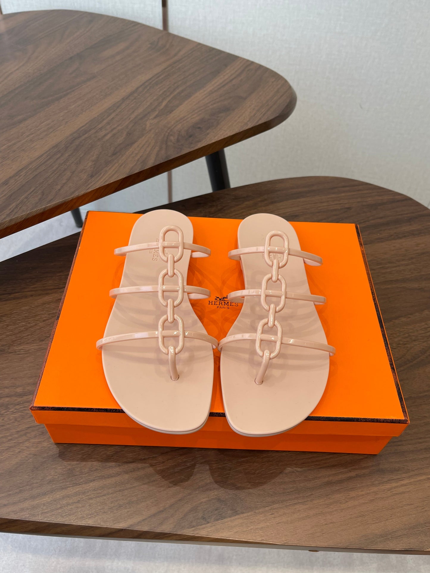 HM 26ss Pig Nose Sandals Beige Rubber 624765
