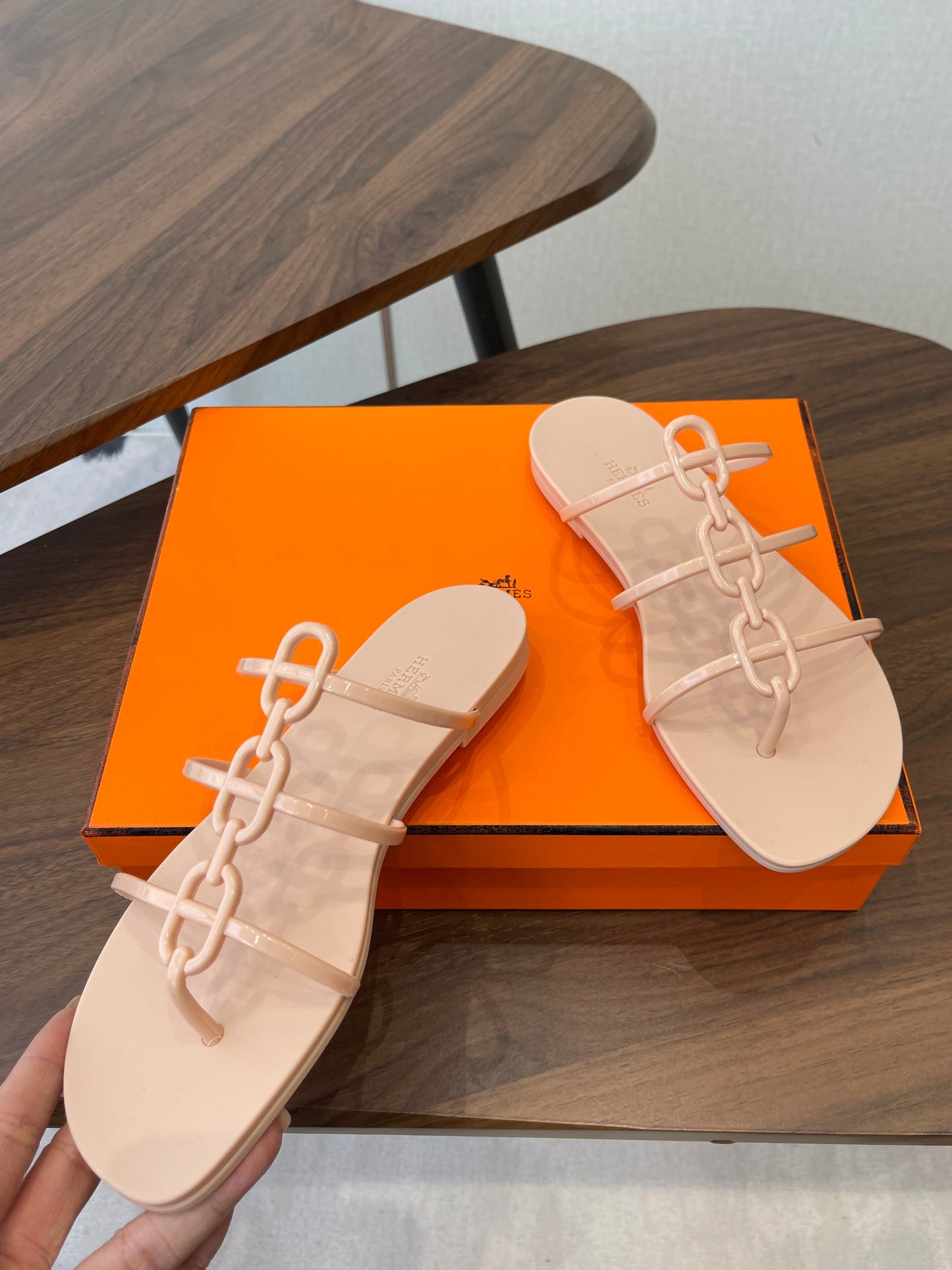 HM 26ss Pig Nose Sandals Beige Rubber 624765