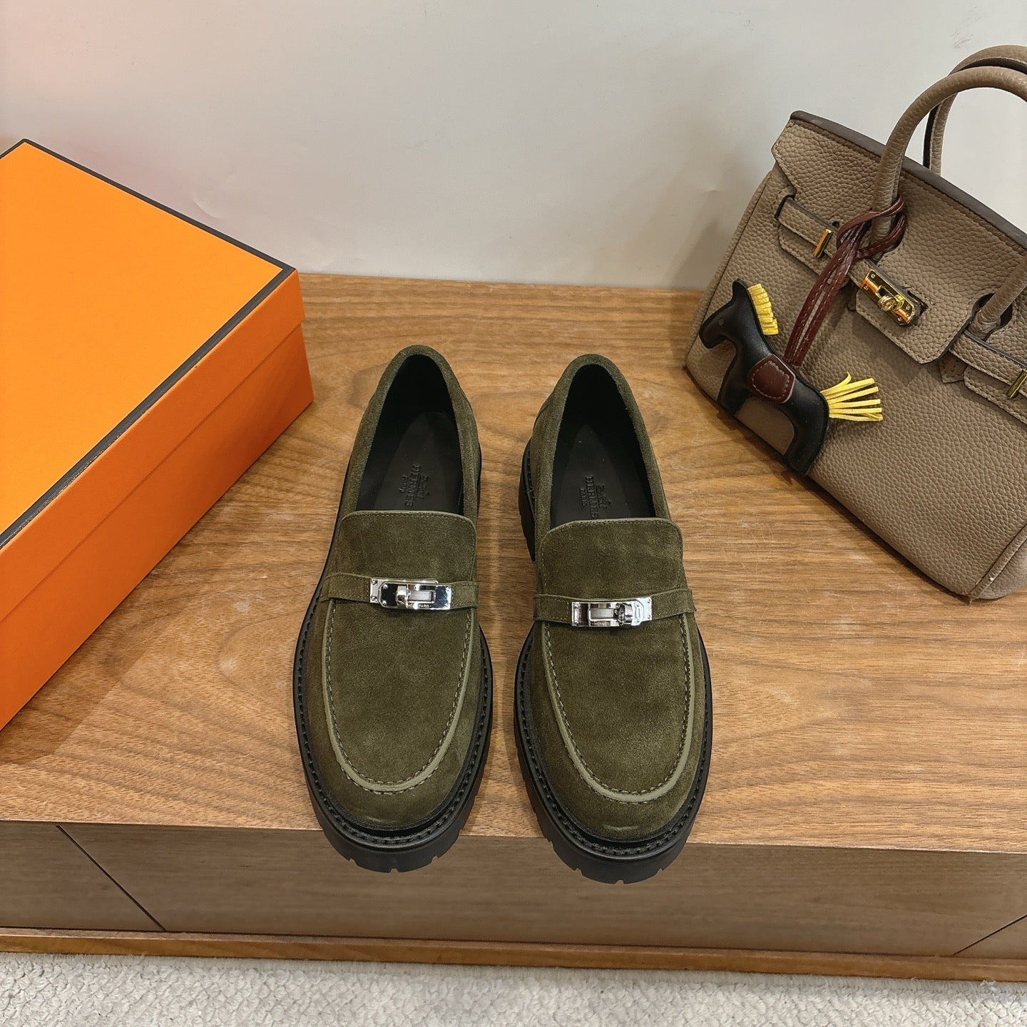 HM 26ss Loafers Olive Green Suede  Sliver Buckle 638432