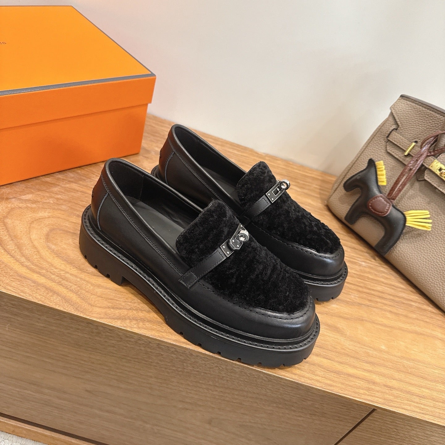 HM 26ss Loafers Black Wool Calfskin 638437