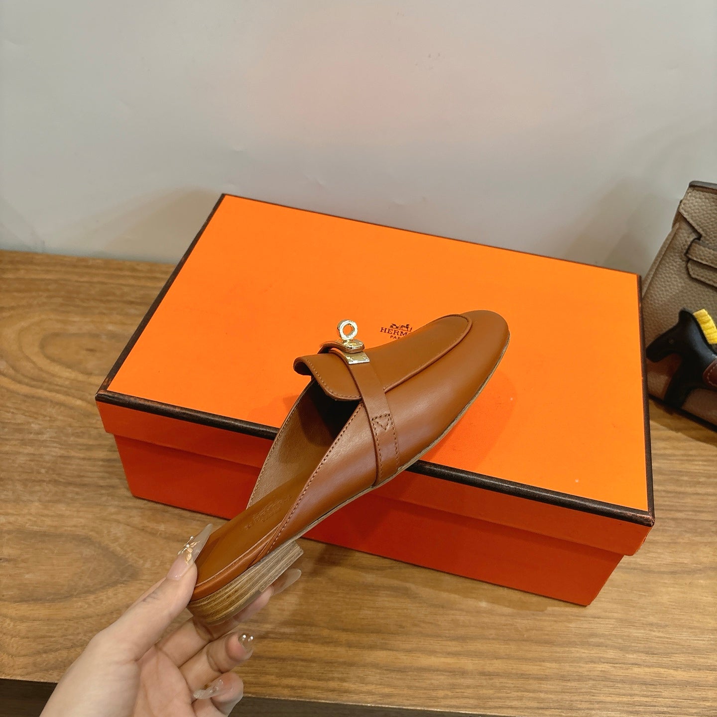HM 26ss Mule Camel Brown Calfskin Gold Buckle 638472