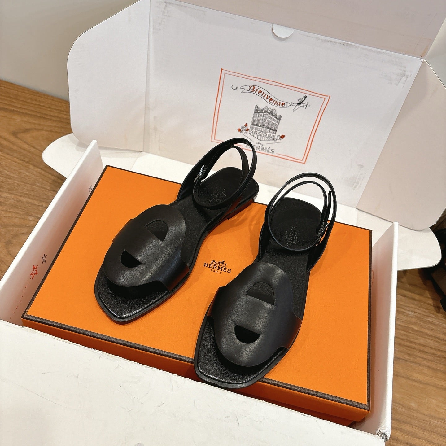 HM 26ss Flat Sandal  Black Calfskin 638412