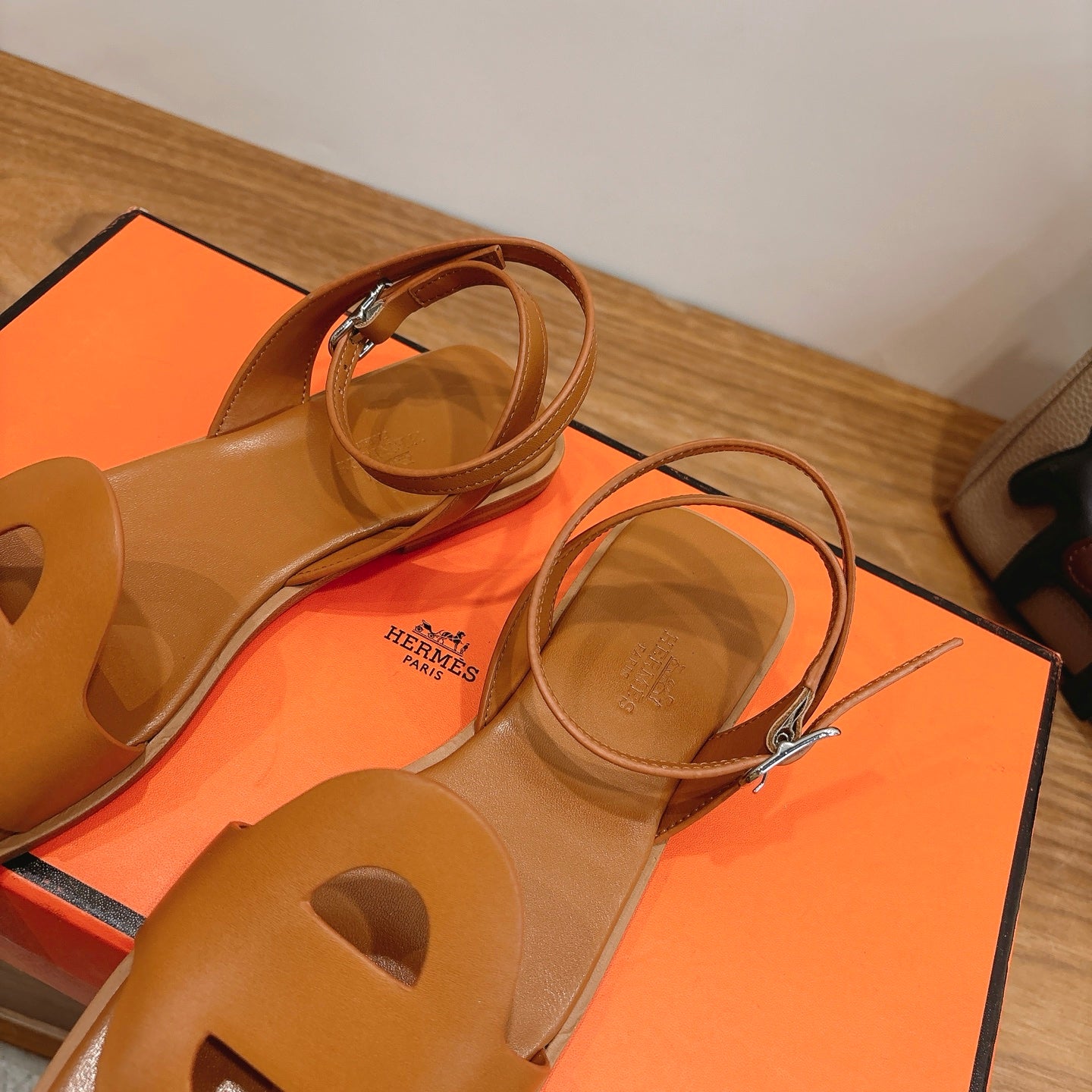 HM 26ss Flat Sandal Camel Brown Calfskin 638413