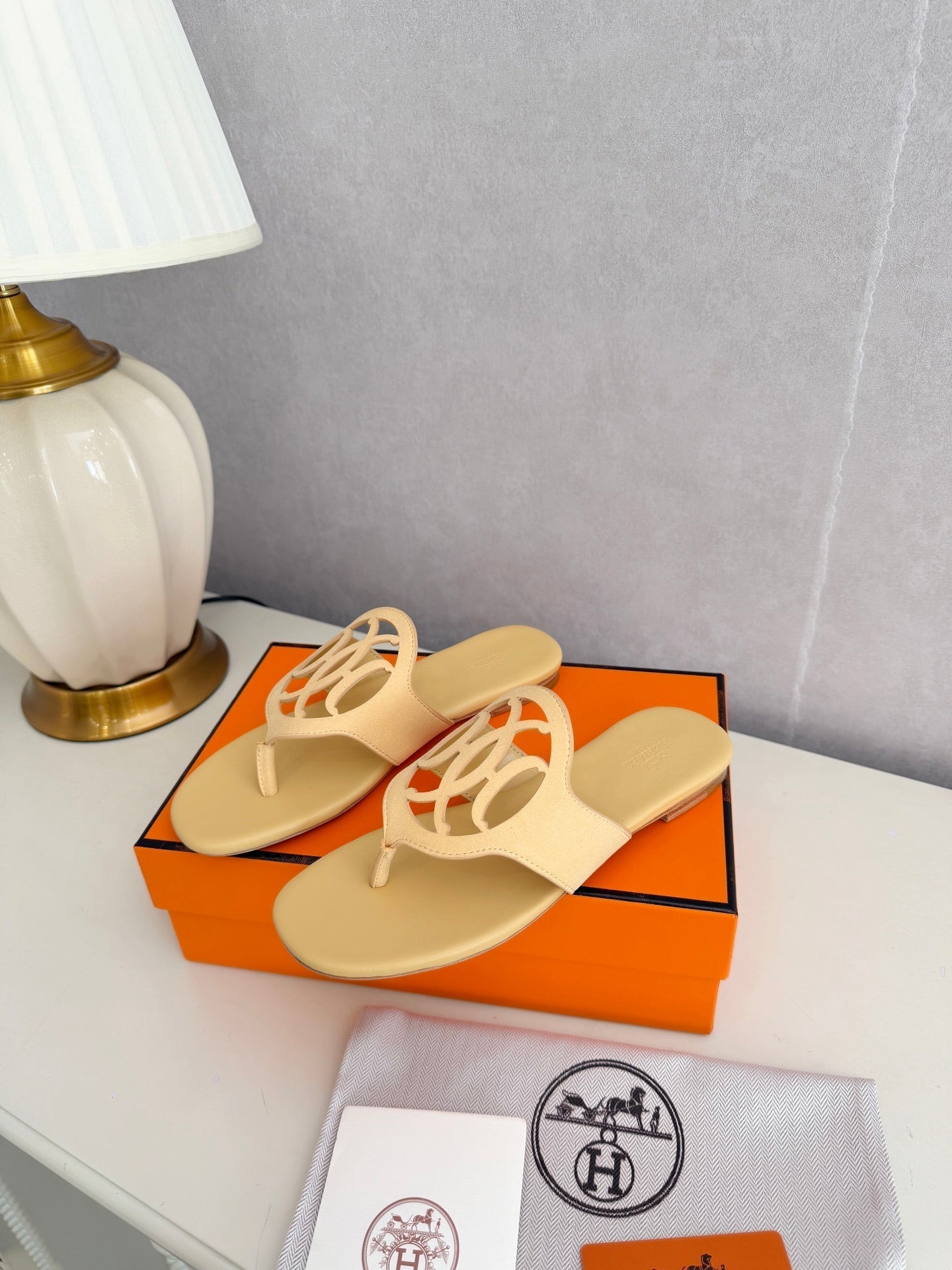 HM 26ss Pig-Nose Slipper Light Yellow Leather 605911