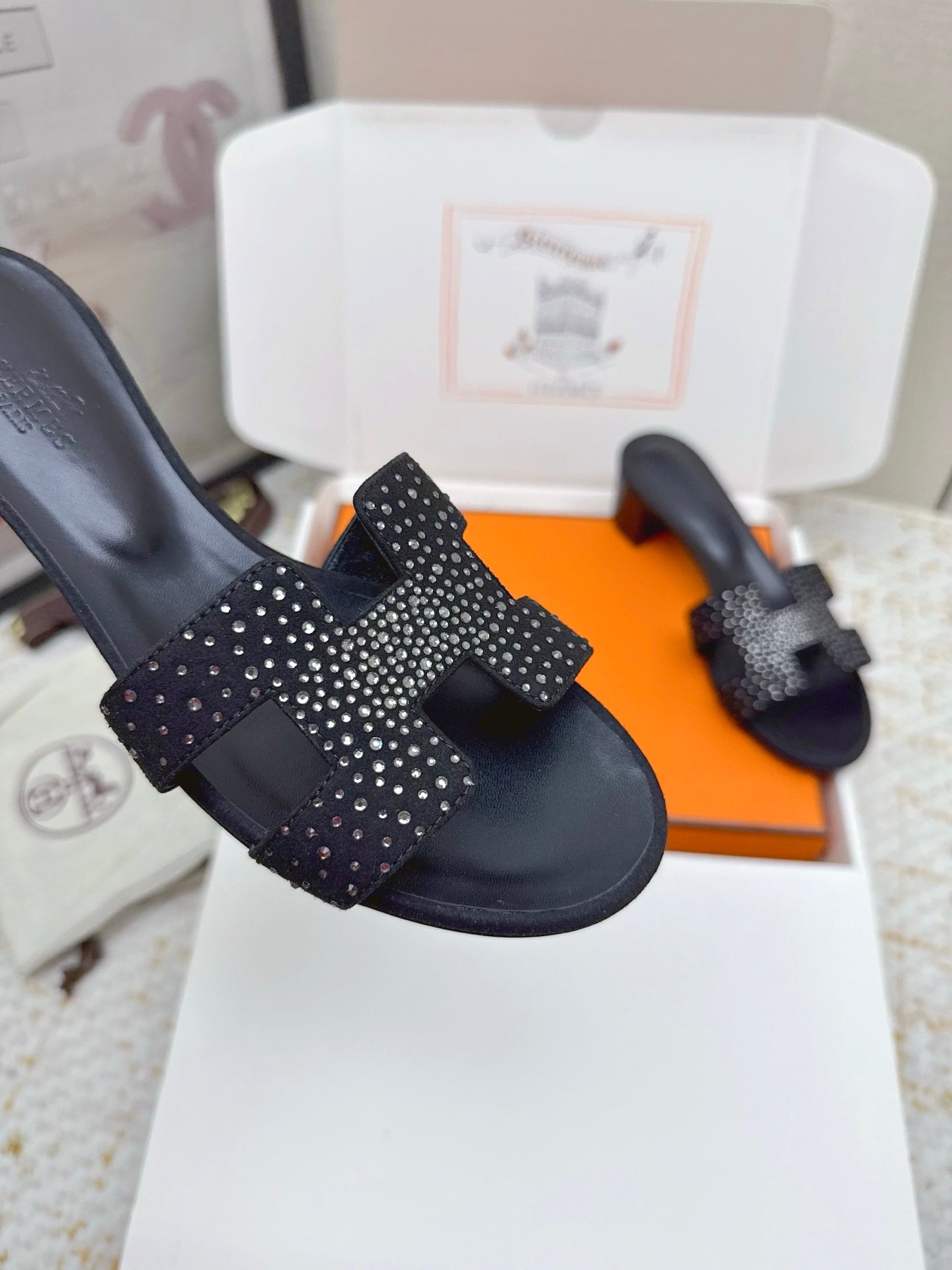 HM 26ss Oran Sandals Black Crystal Suede Cowhide 625256