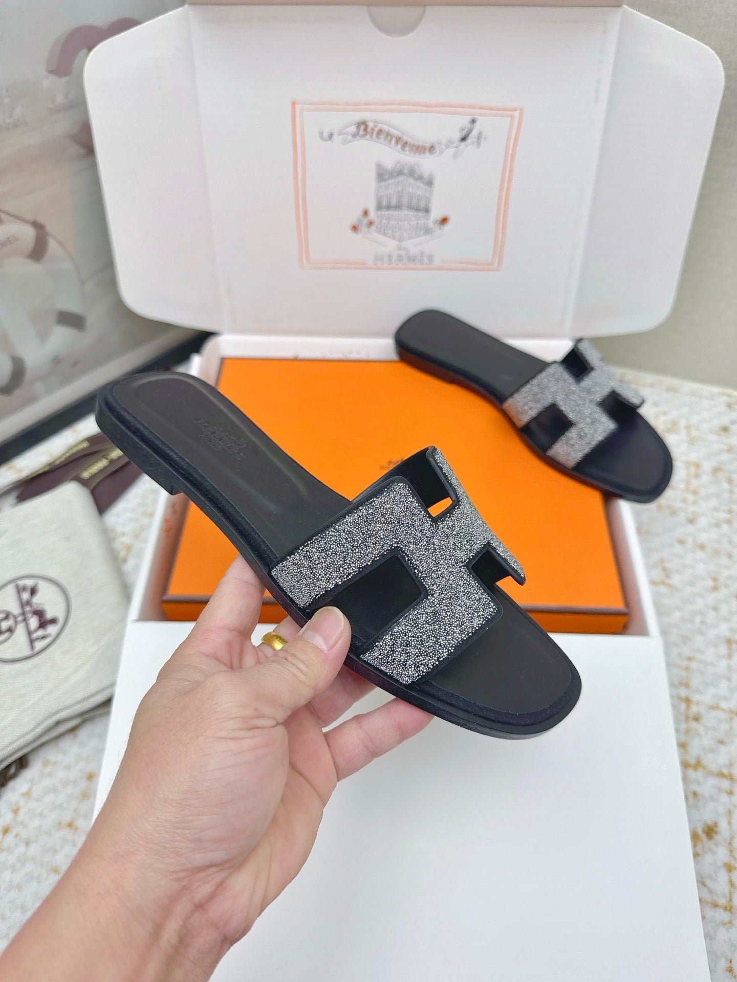 HM 26ss Oran Sandals Black Rhinestone Cowhide 625260