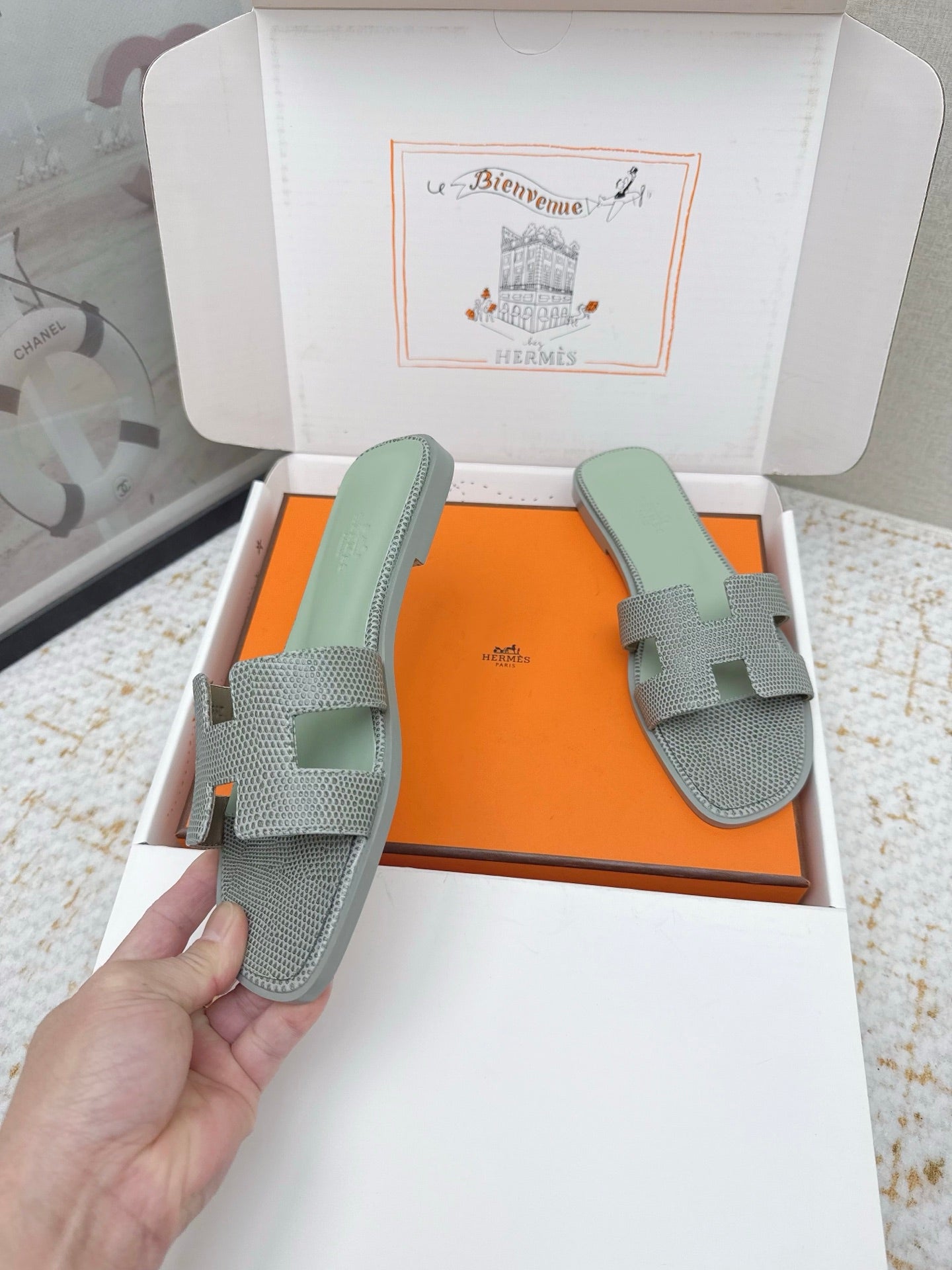 HM 26ss Oran Sandals Gray Green Cowhide 625047