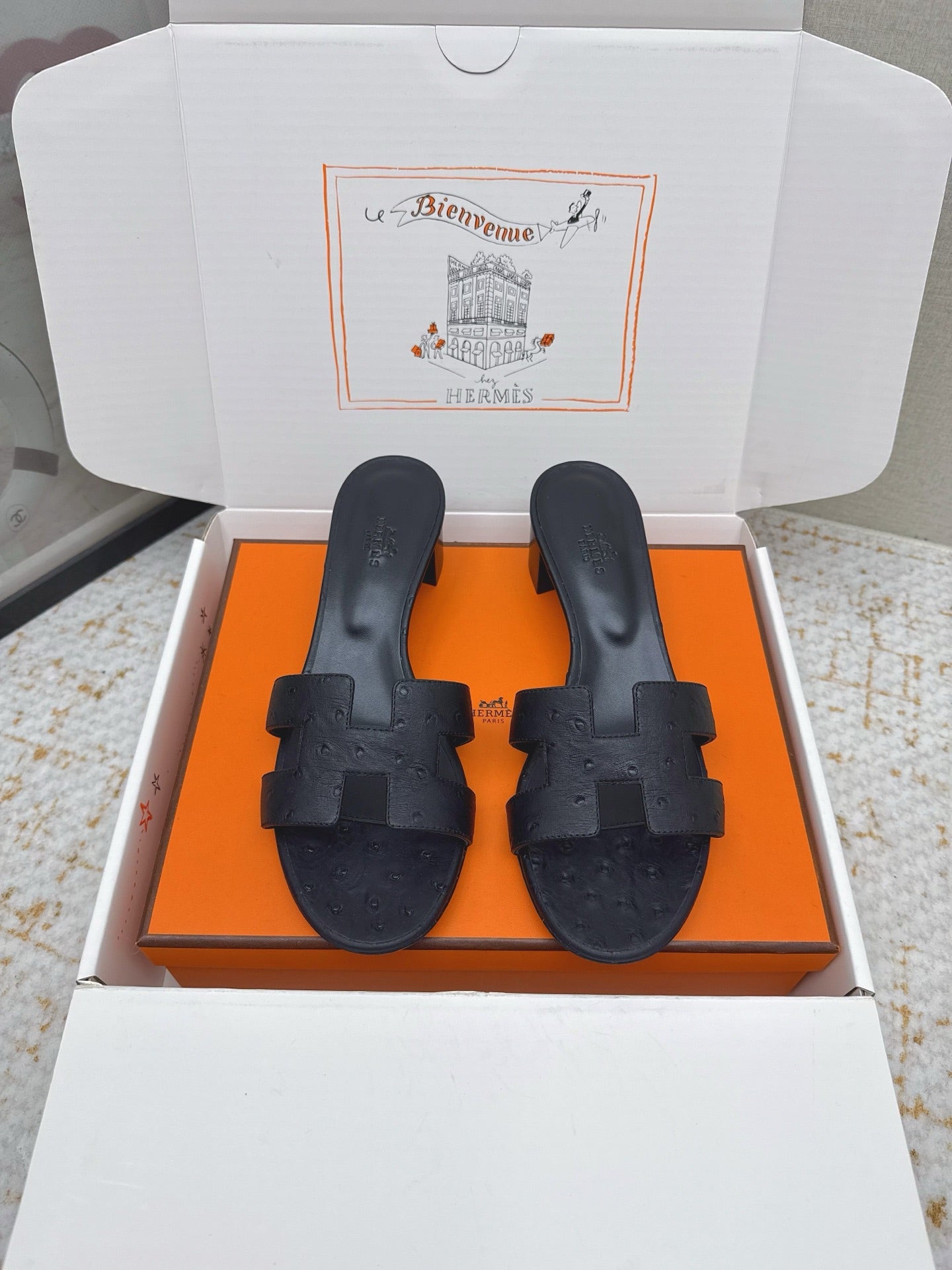 HM 26ss Oran Sandals 50 Black Ostrich Leather 625122