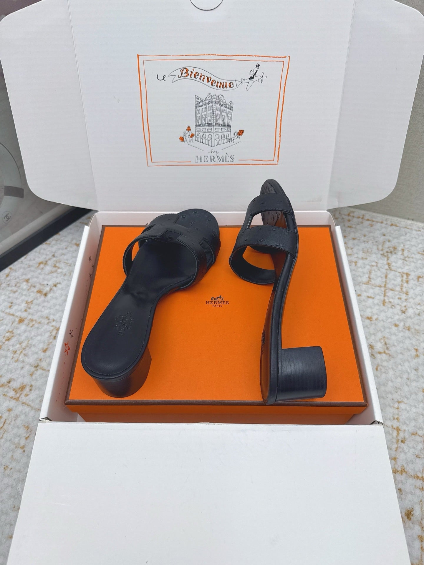 HM 26ss Oran Sandals 50 Black Ostrich Leather 625122