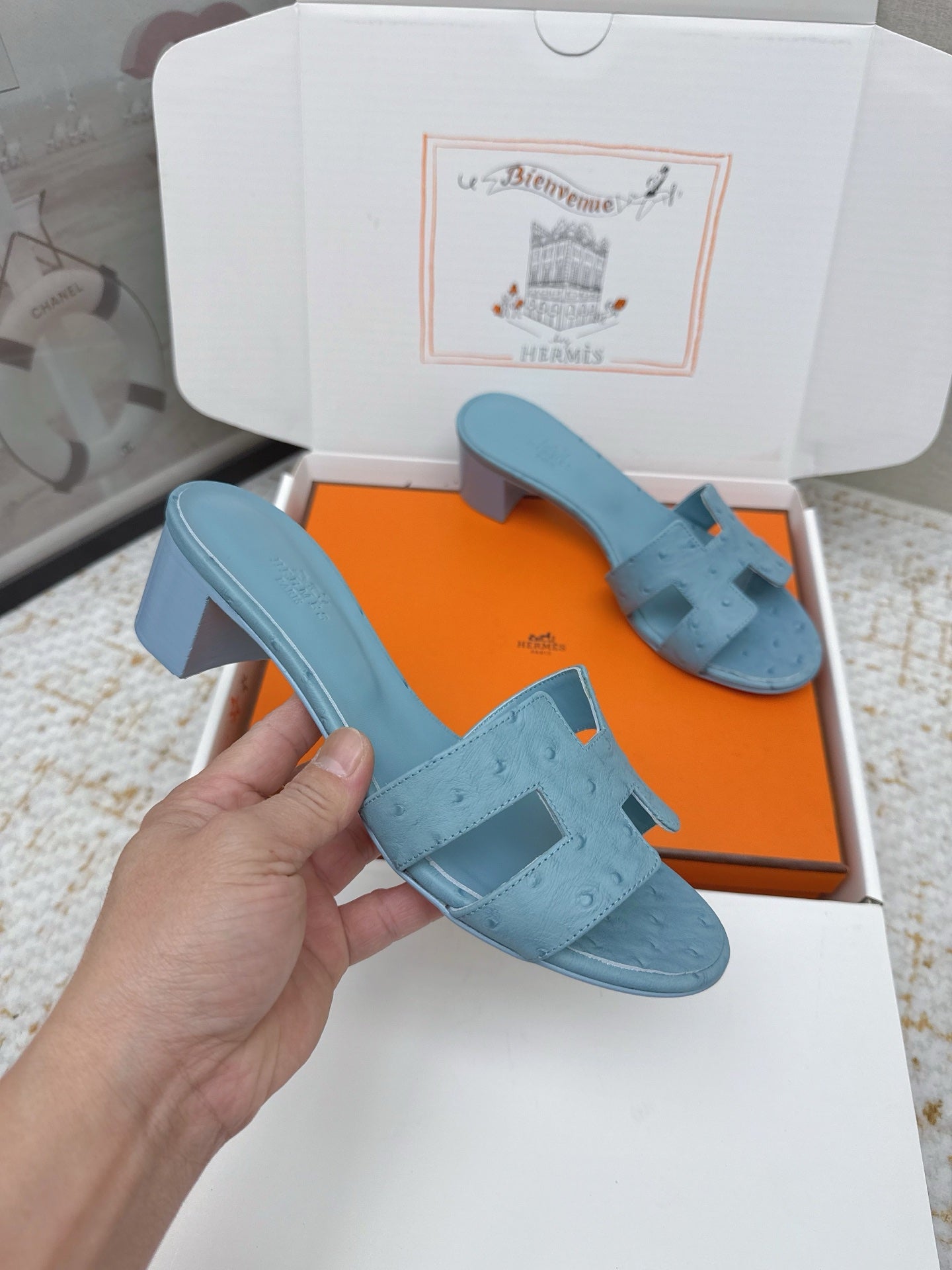 HM 26ss Oran Sandals 50 Dusty Blue Ostrich Leather 625132