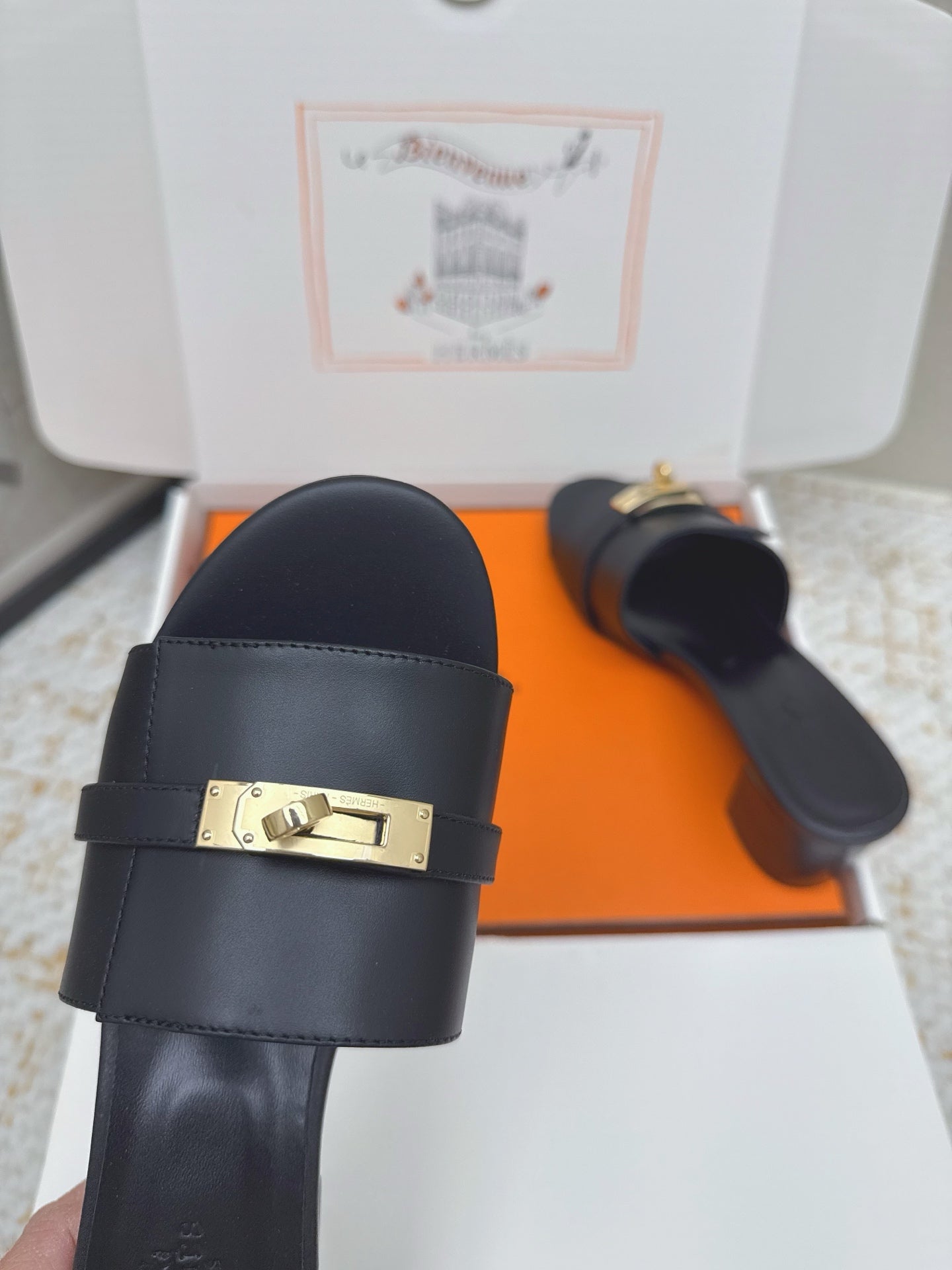 HM 26ss Oasis Sandals 50 Black Sheepskin Gold Buckle 625161