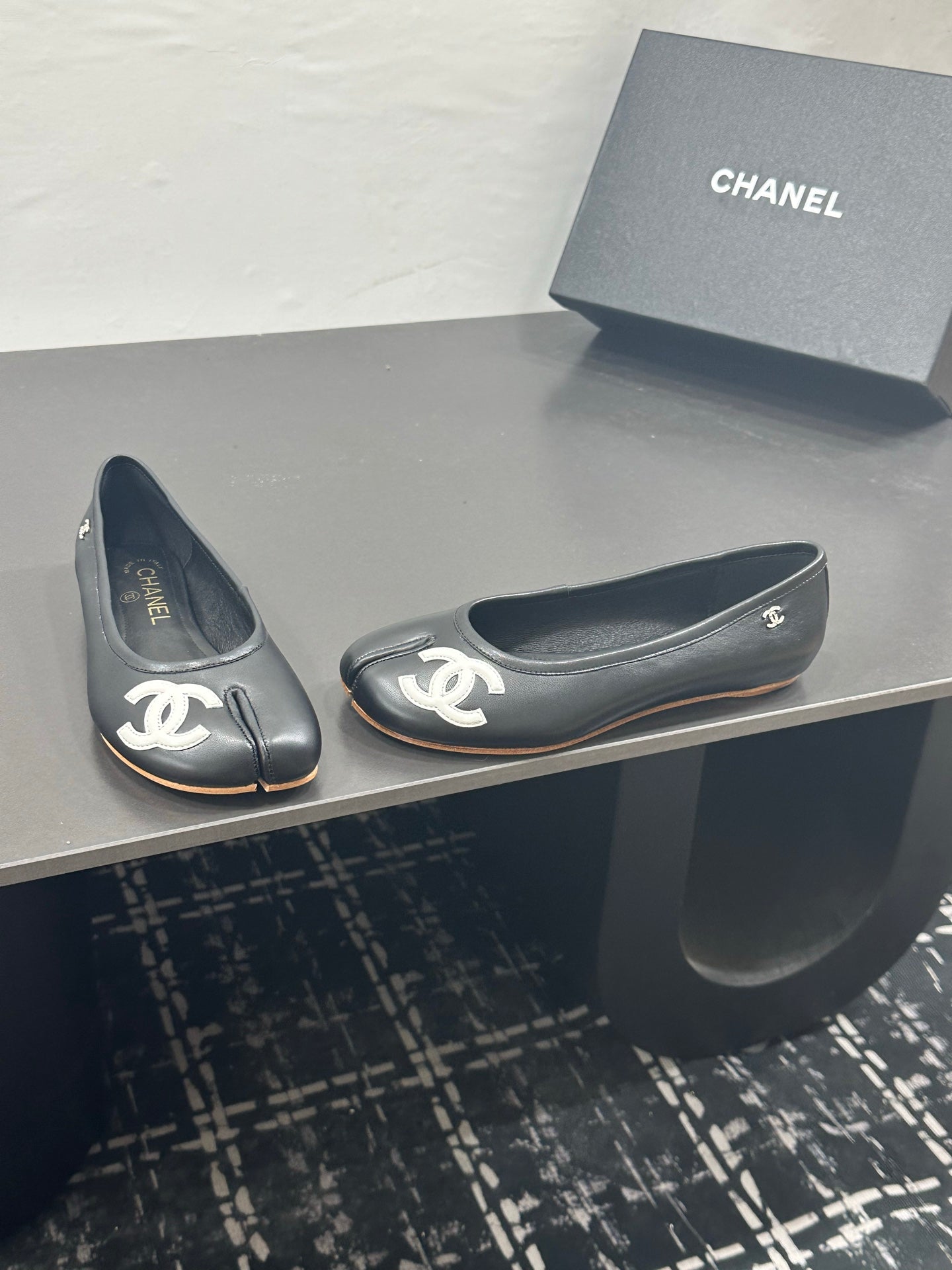 Chanel 2026 Ballet Flats Leather Sheepskin 832540
