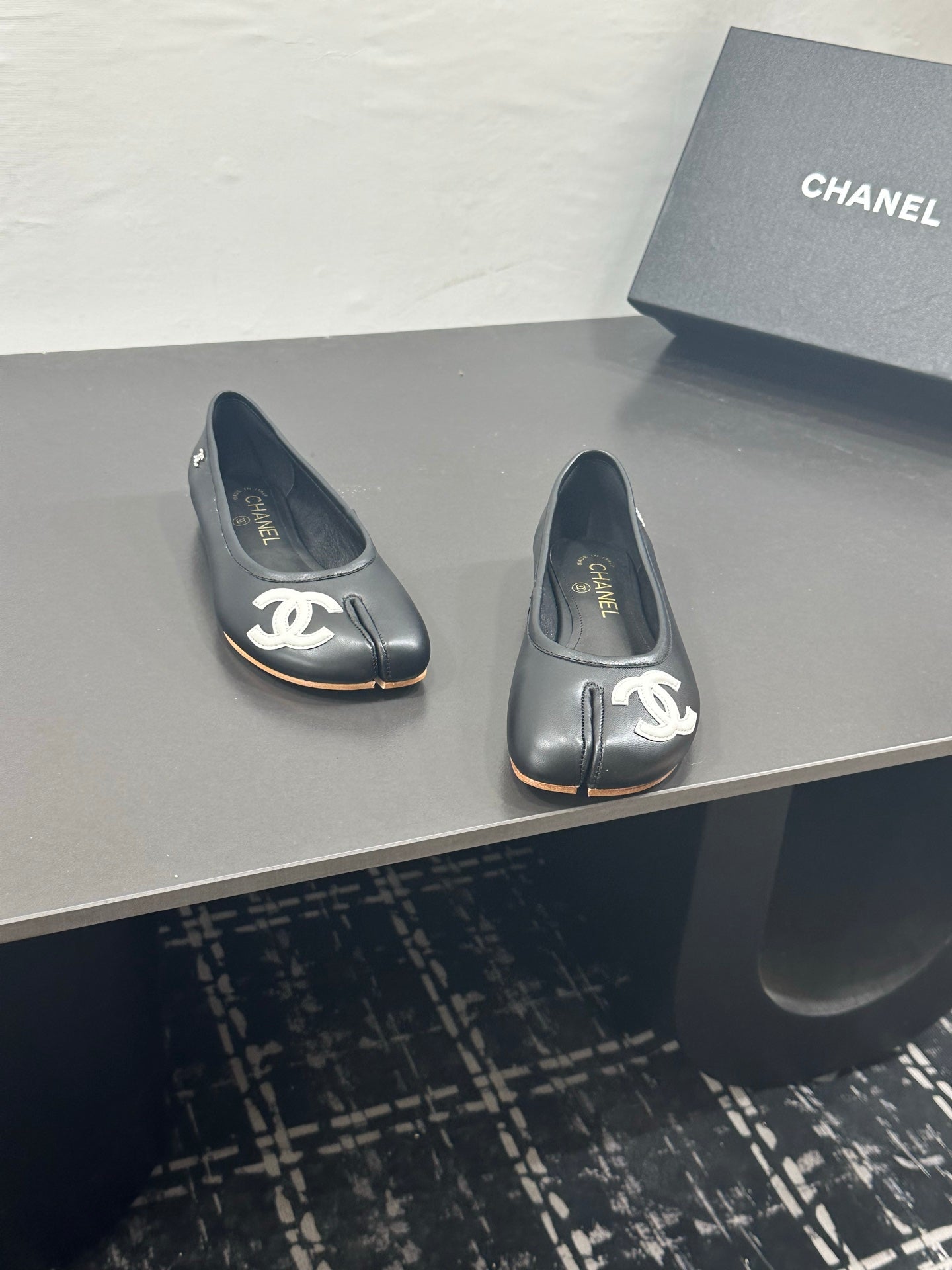 Chanel 2026 Ballet Flats Leather Sheepskin 832540