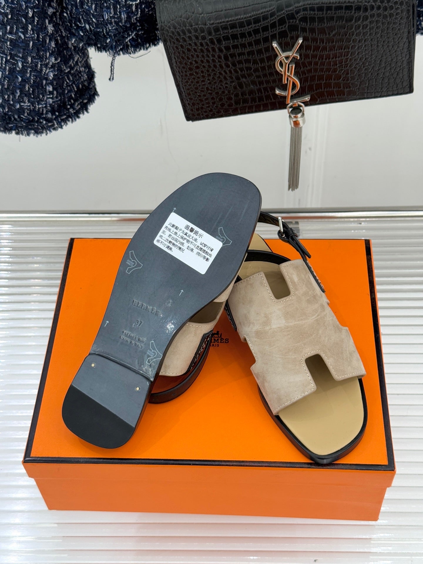 HM 26ss Flat Sandals Dark Beige Suede Sheepskin 642794
