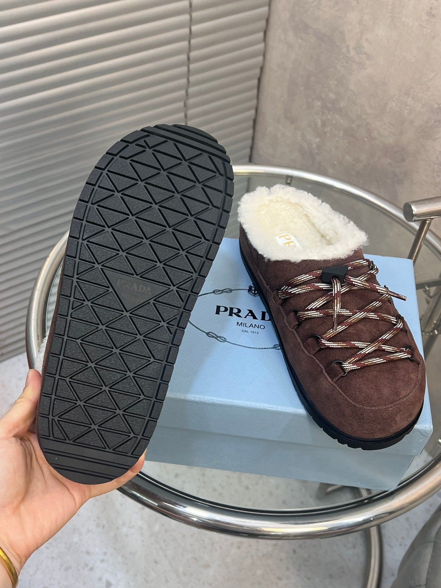 Prada 26s Mules Lace-up Cream Suede Shearing 952899