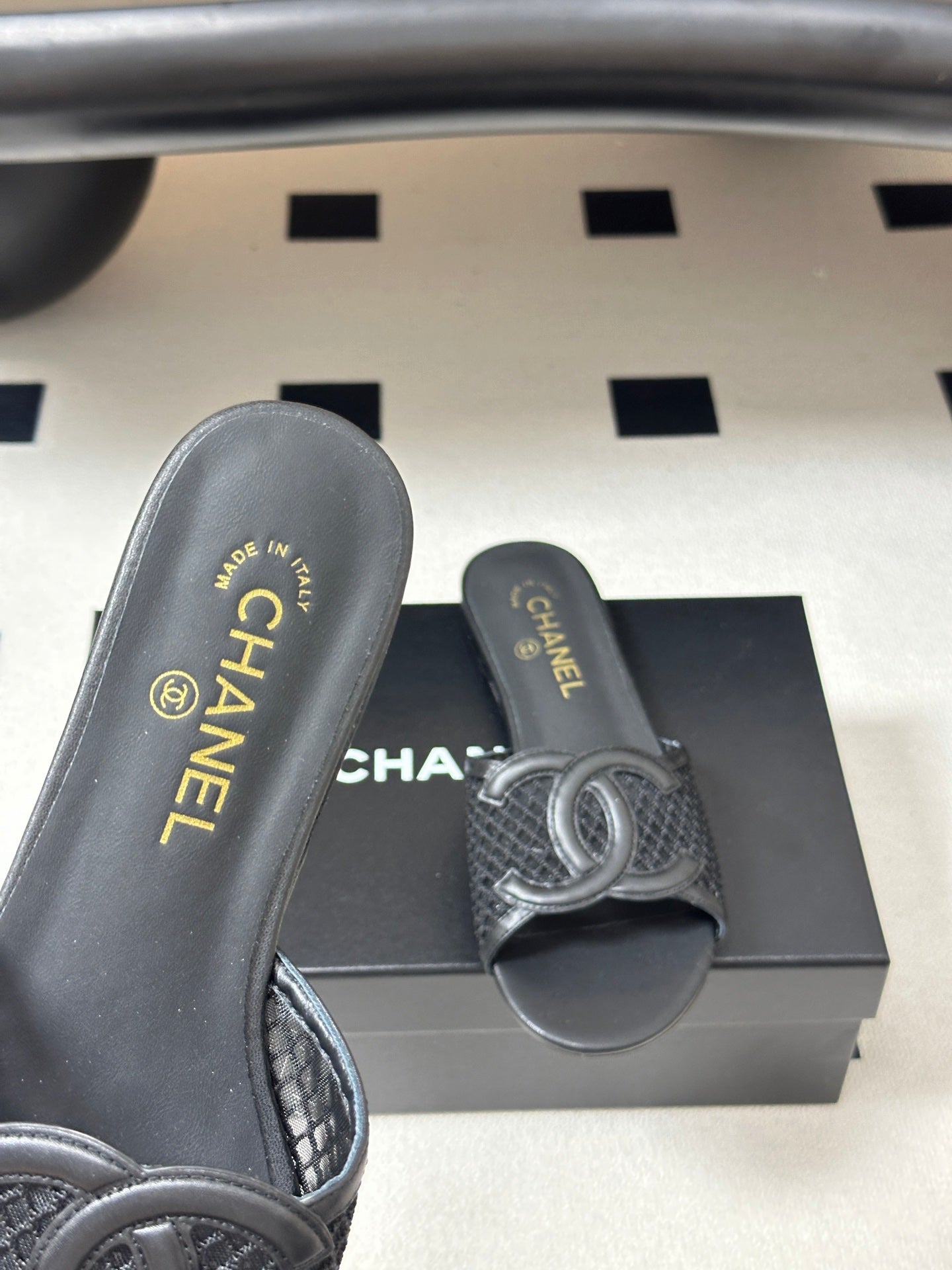 Chanel 2026 Slippers Sheepskin 834668