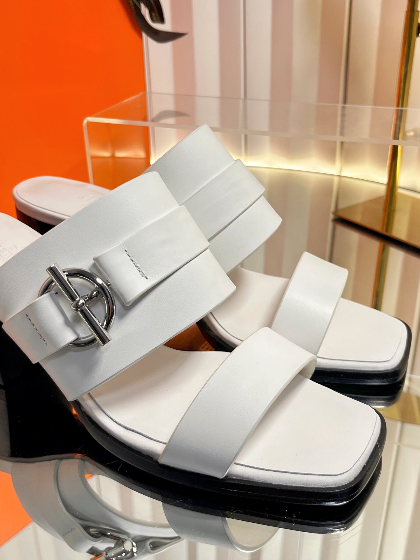 HM 26ss Kelly Buckle High-Heeled Sandals White Calfskin 641966