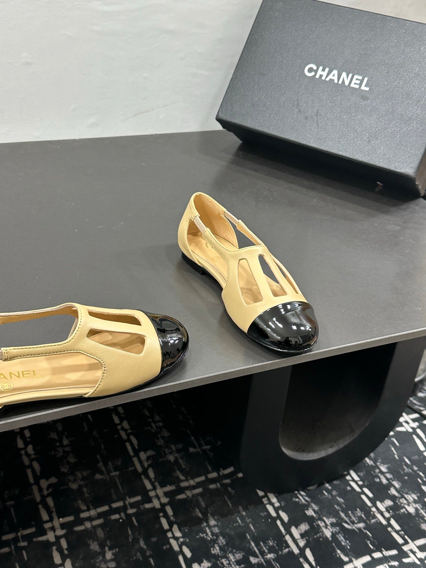 Chanel 2026 Flat Sandals Leather Sheepskin 832561