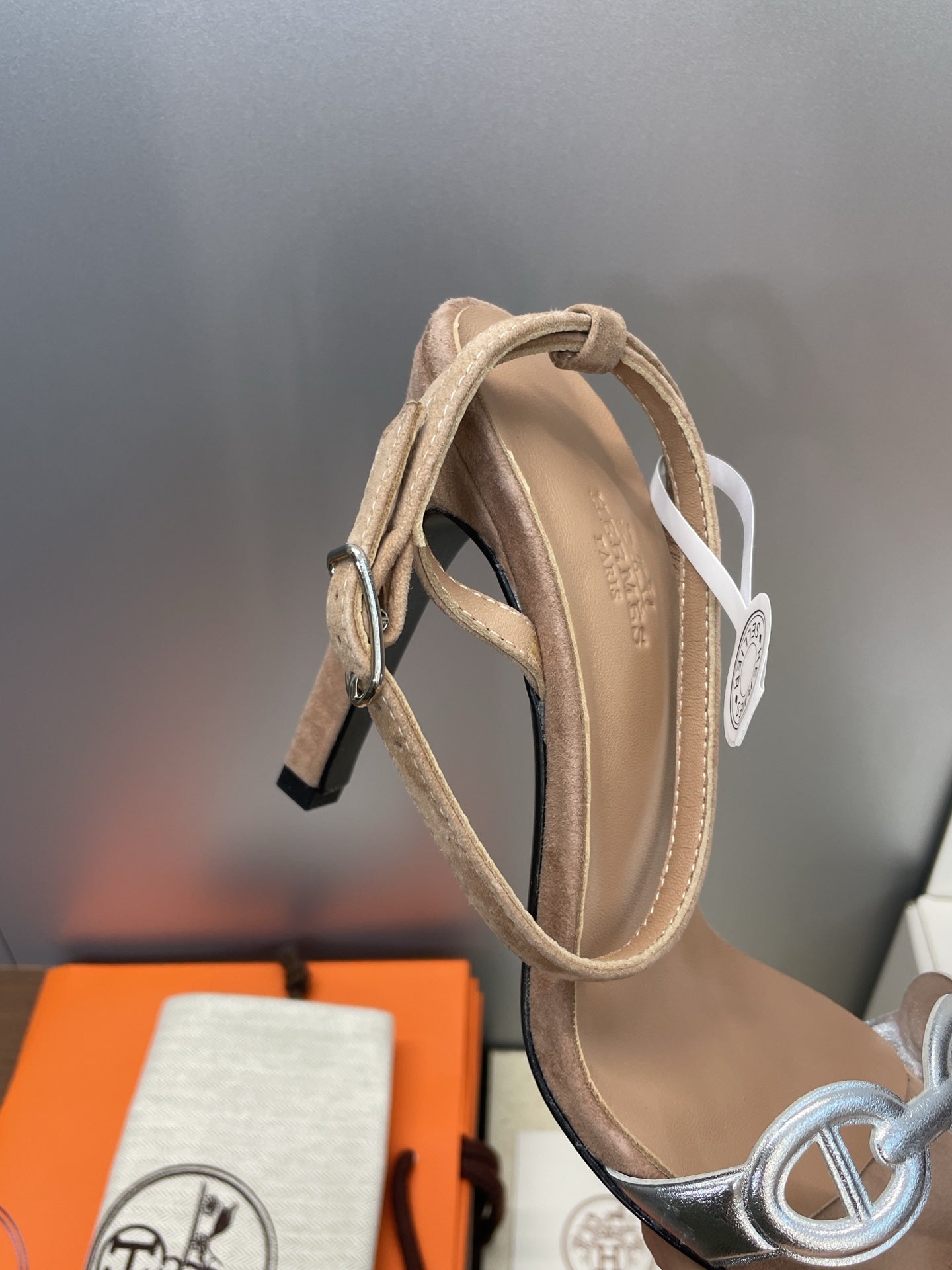 HM 26ss Pig-Nose Sandals  105 Brown Suede Leather 607084